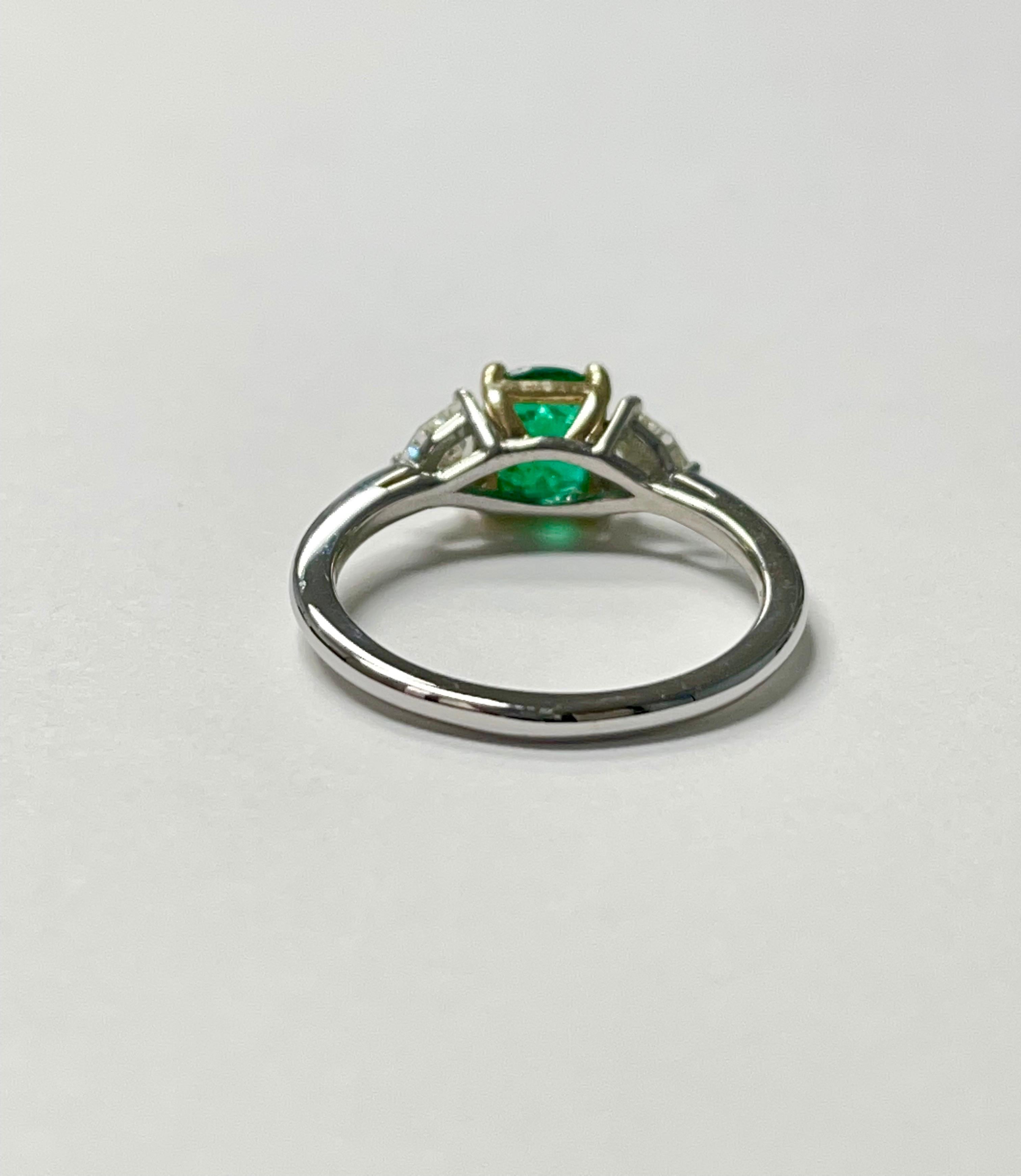 Emerald and Diamond Engagement Ring in 18K White Gold For Sale 1