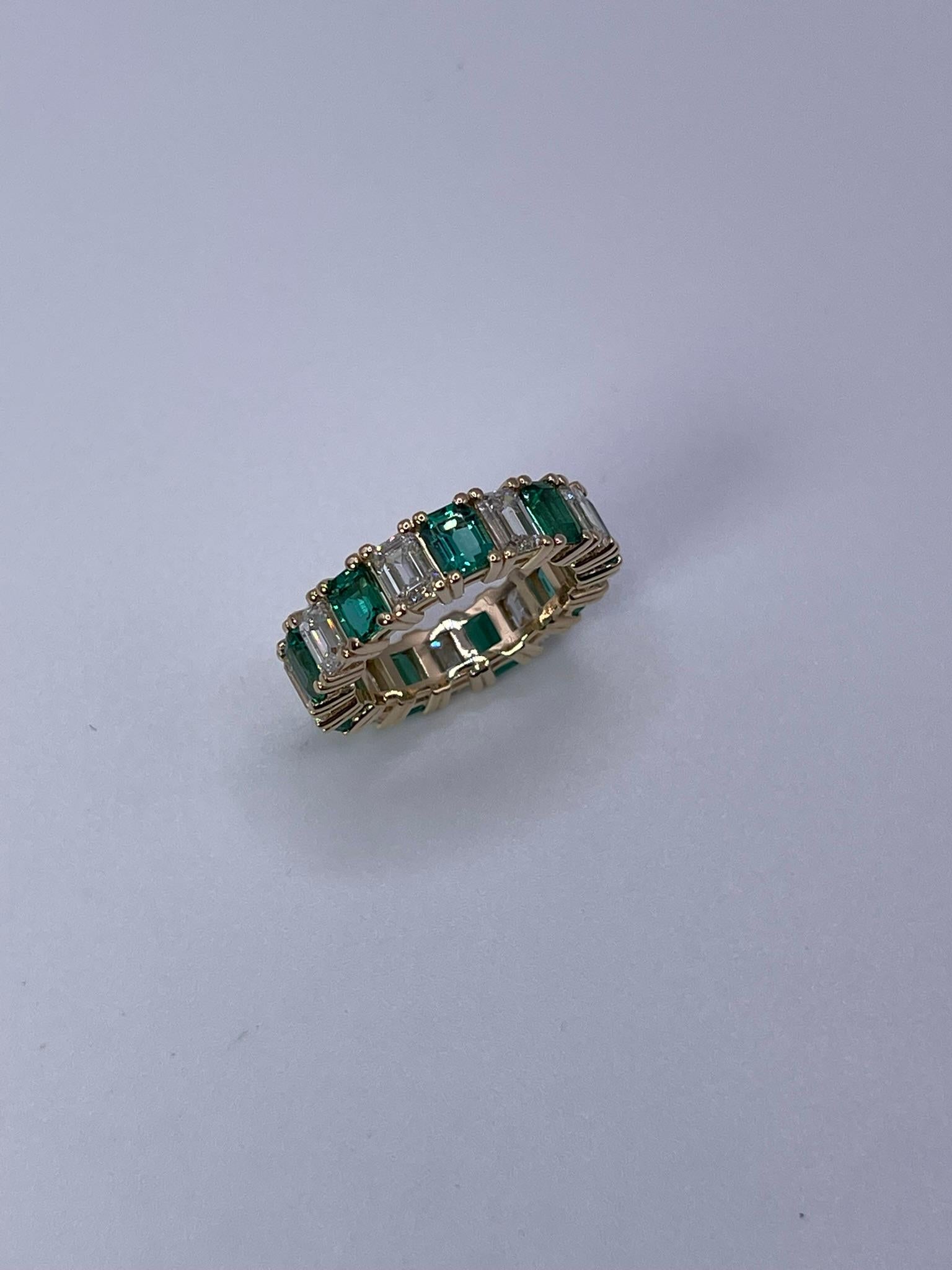 Emerald and Diamond eternity ring 18KT gold In New Condition For Sale In Boca Raton, FL