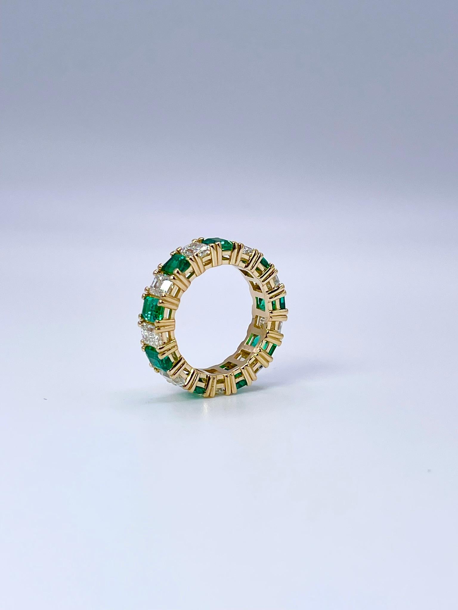 Emerald and Diamond eternity ring 18KT gold For Sale 1