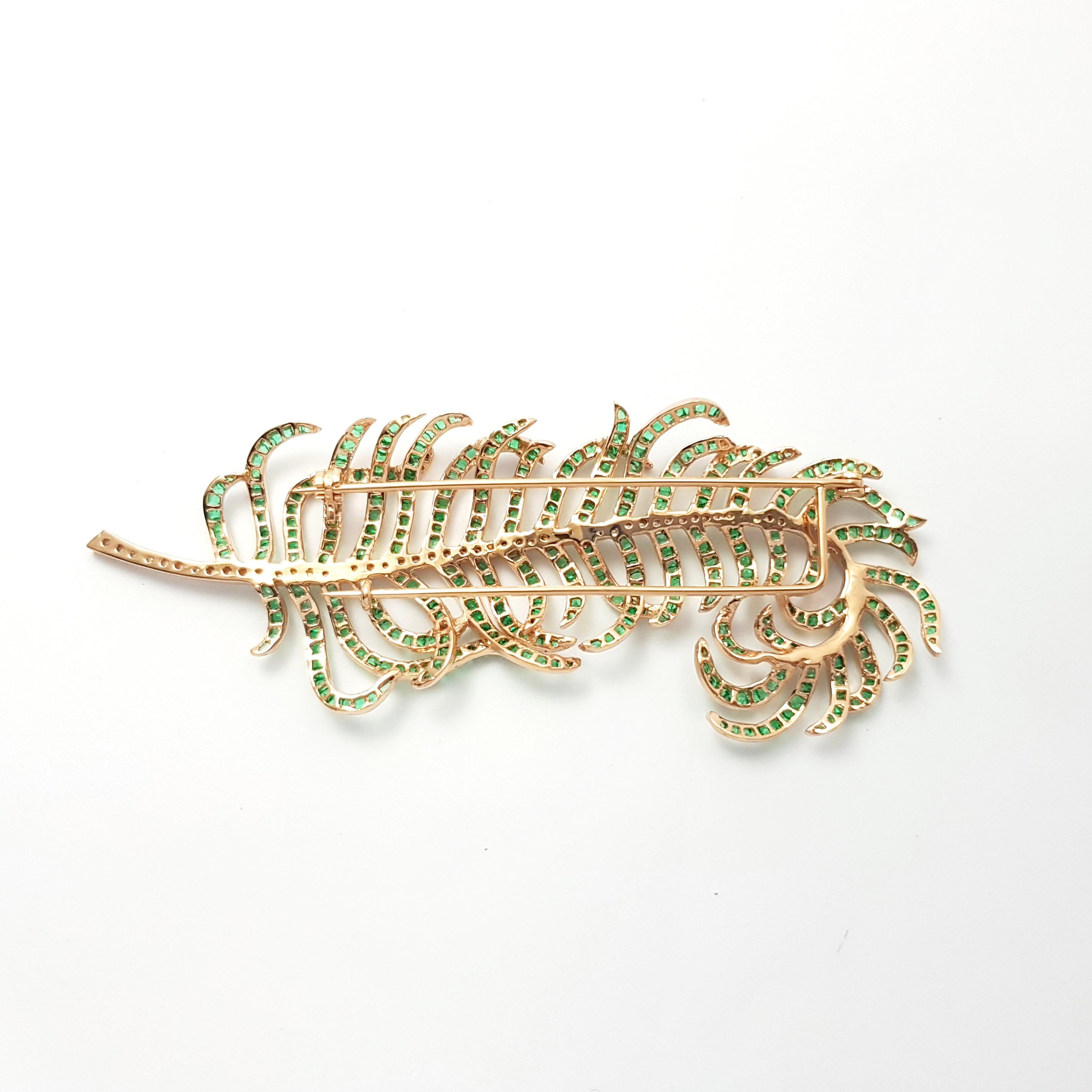 Broche en plumes d'émeraudes et de diamants en or rose 18 carats Unisexe en vente