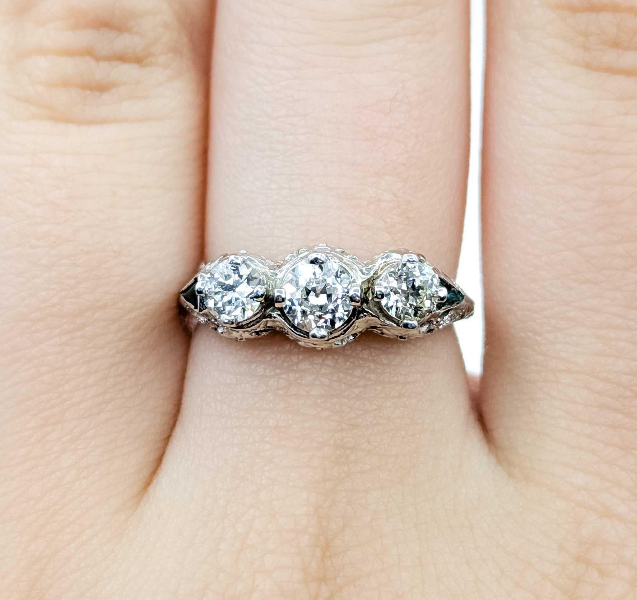 Bague filigrane en or blanc 18k avec émeraudes et diamants Pour femmes en vente