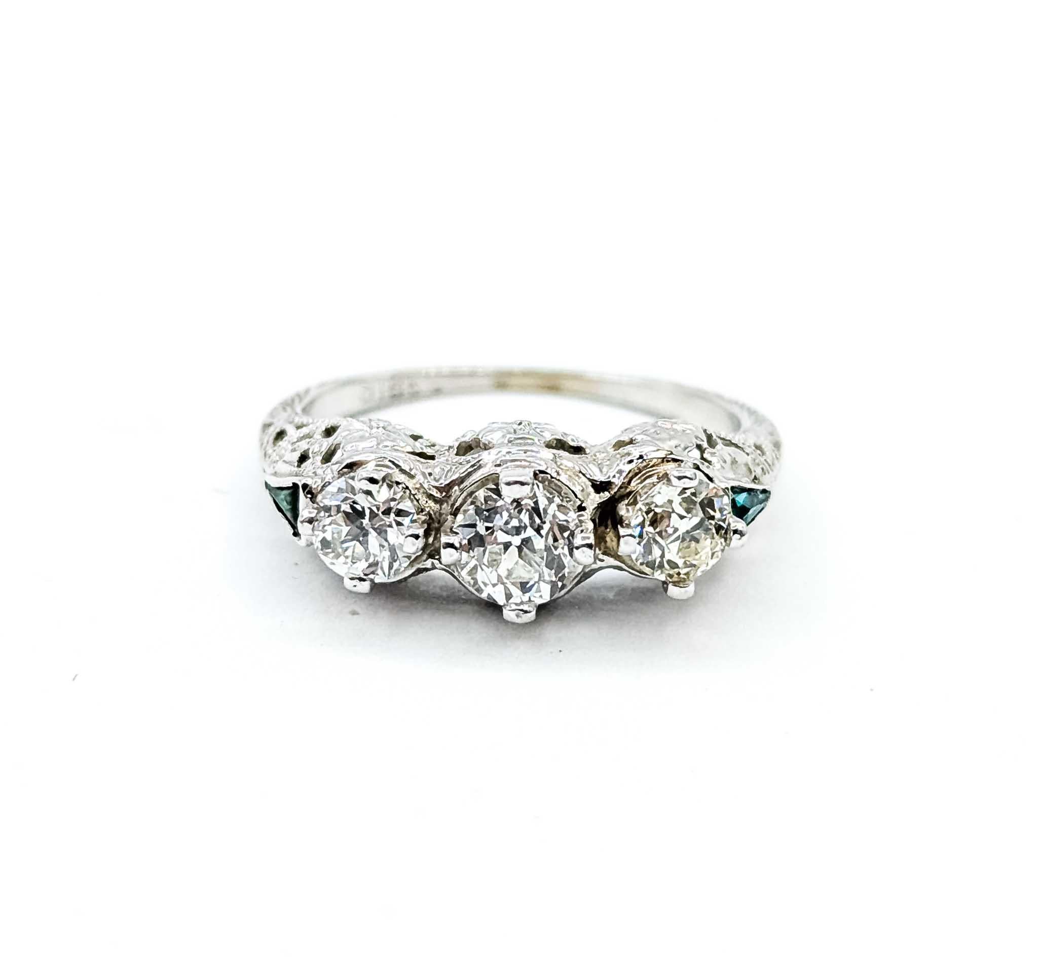 Bague filigrane en or blanc 18k avec émeraudes et diamants en vente 1