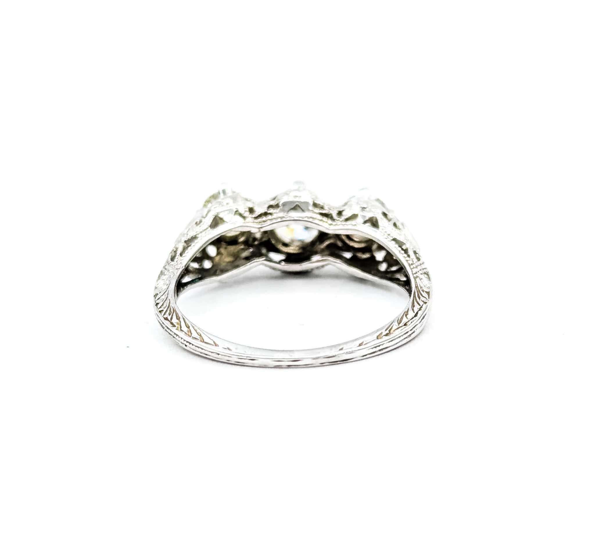 Bague filigrane en or blanc 18k avec émeraudes et diamants en vente 2