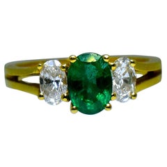 Emerald and Diamond Fine Contemporary Ring