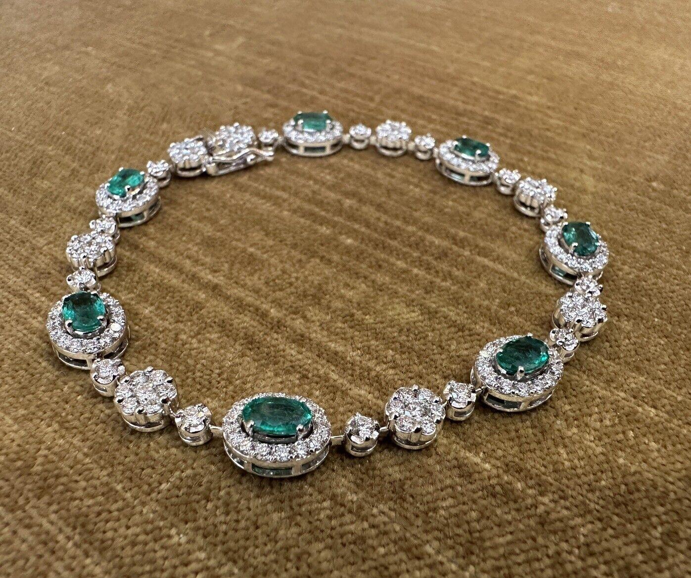 Emerald and Diamond Floret Link Bracelet in 18k White Gold In Excellent Condition For Sale In La Jolla, CA