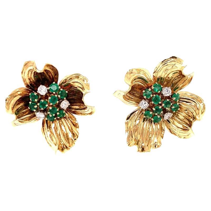 Emerald and Diamond Flower 18k Yellow Gold Earclips, circa 1960s For Sale