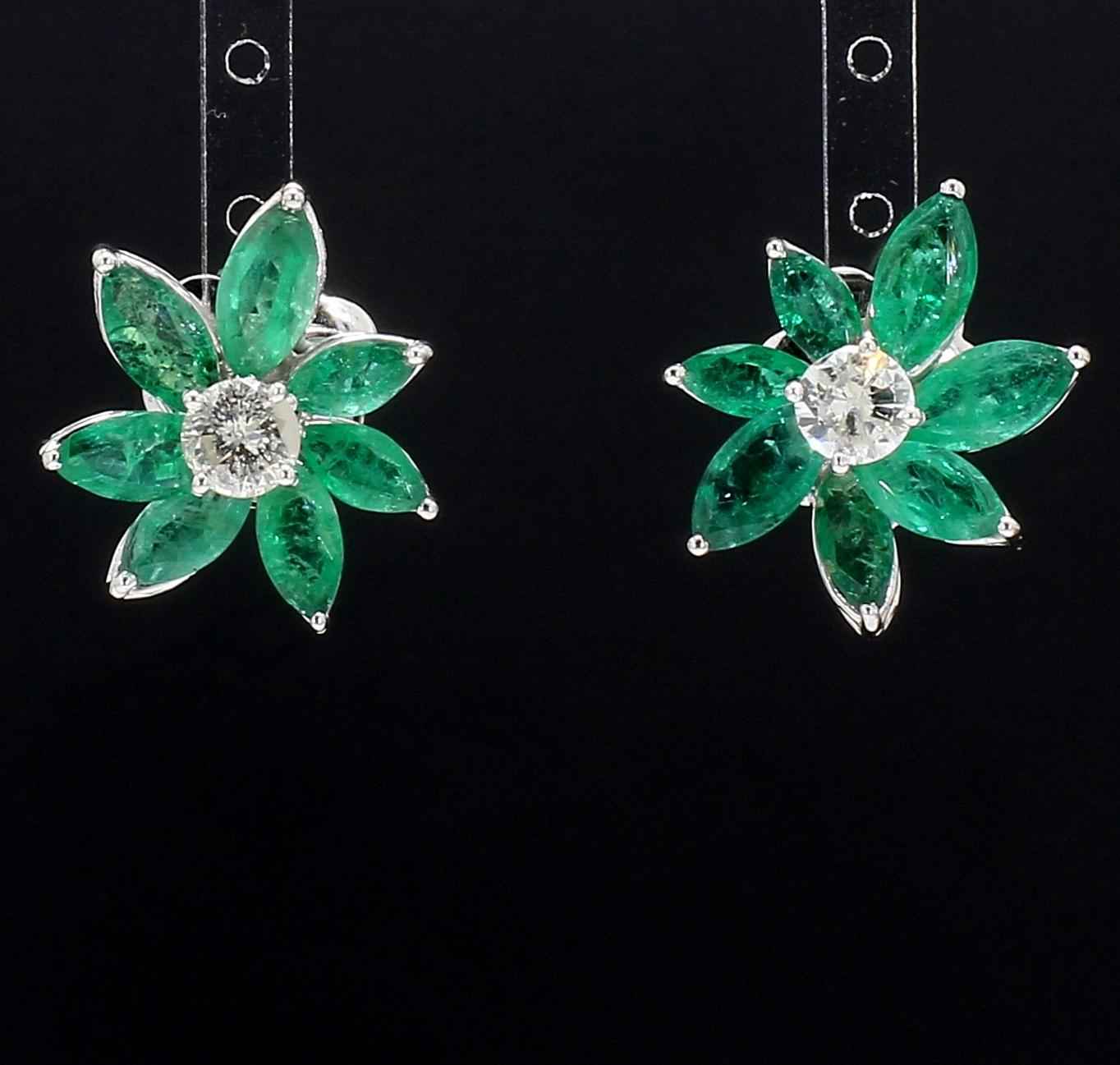 Emerald and Diamond Flower Stud Earrings, 14k White Gold In New Condition In New York, NY