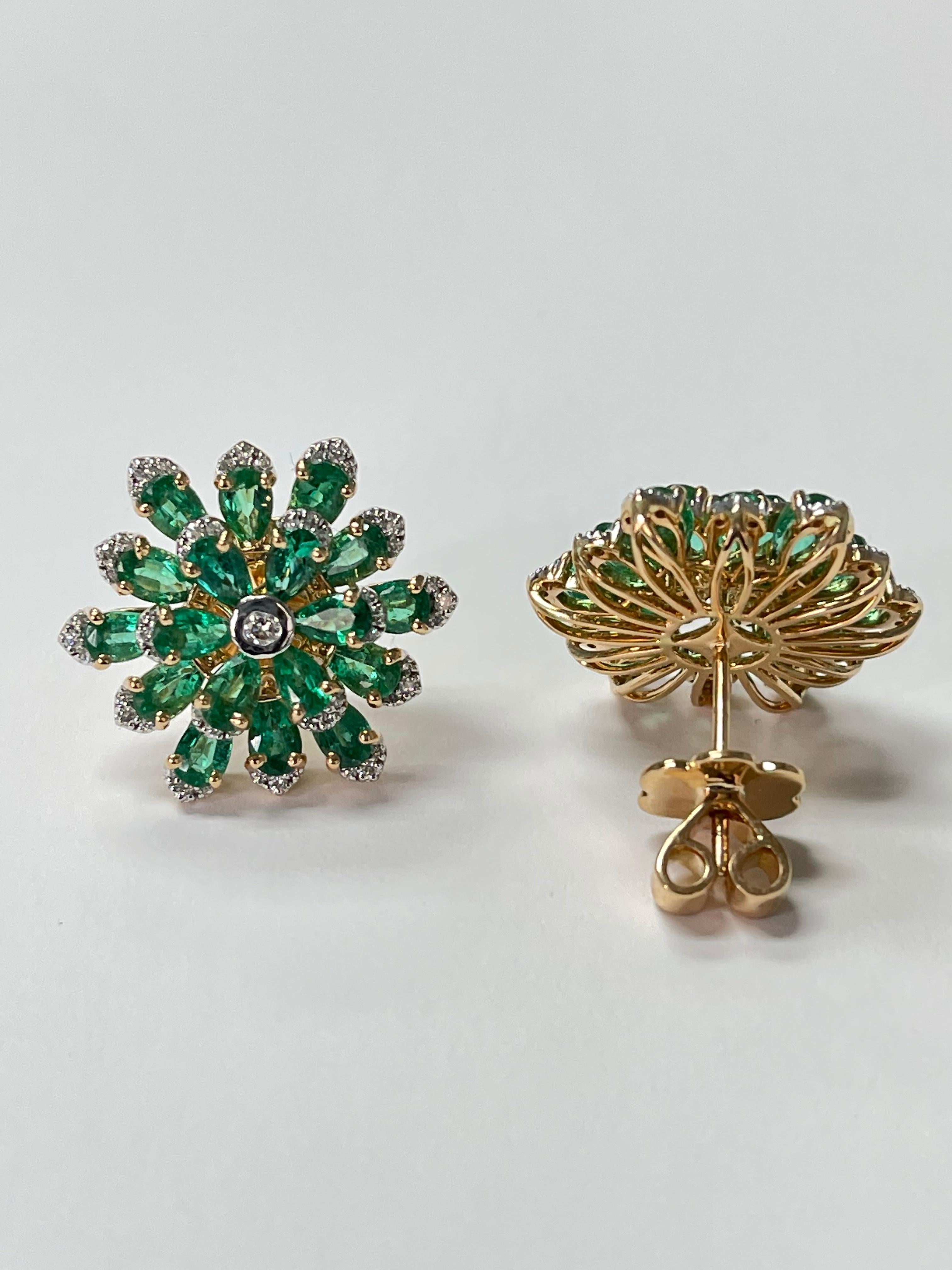 Emerald and Diamond Flower Stud Earrings in 18K Yellow Gold For Sale 3