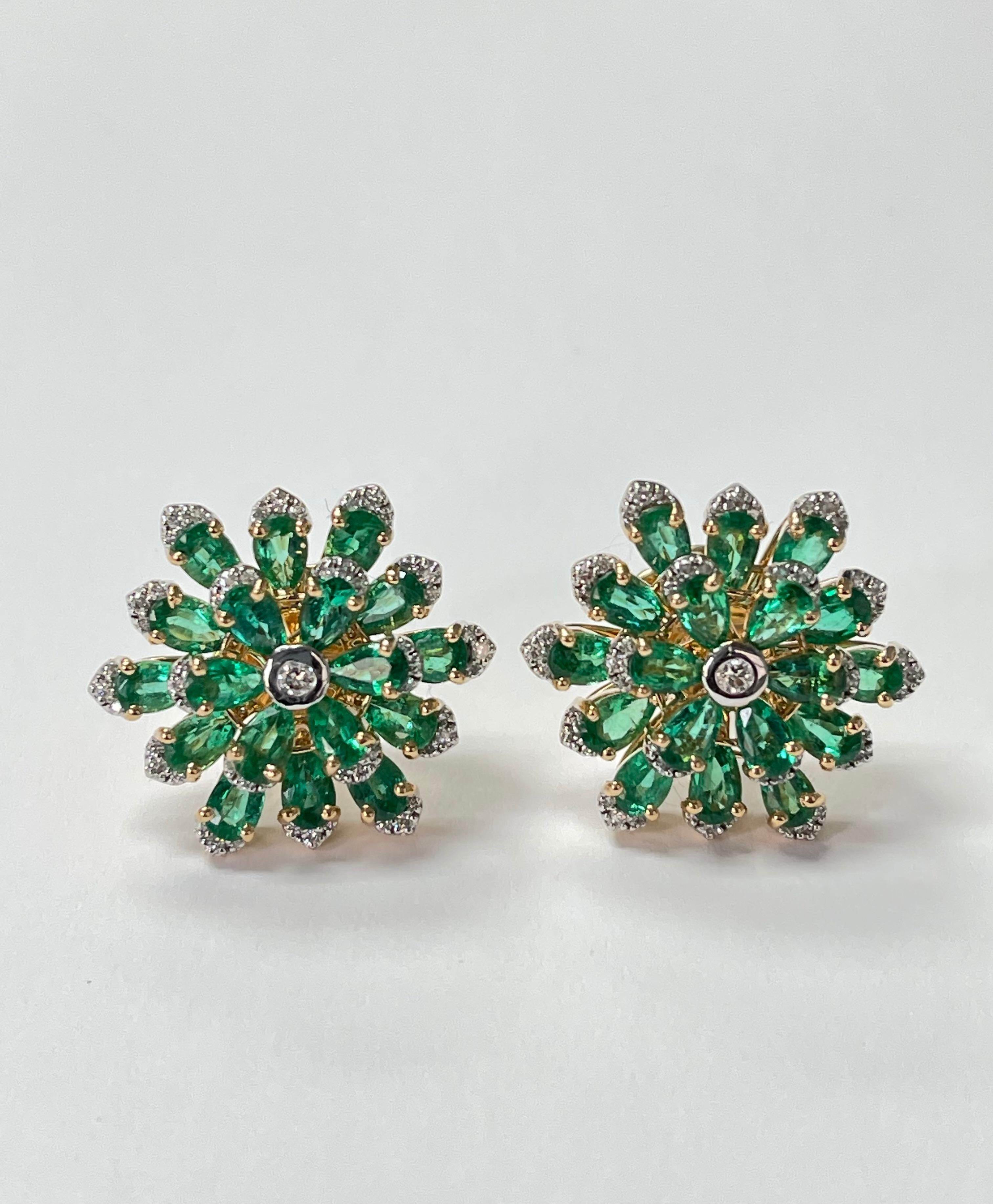 Emerald and Diamond Flower Stud Earrings in 18K Yellow Gold For Sale 5