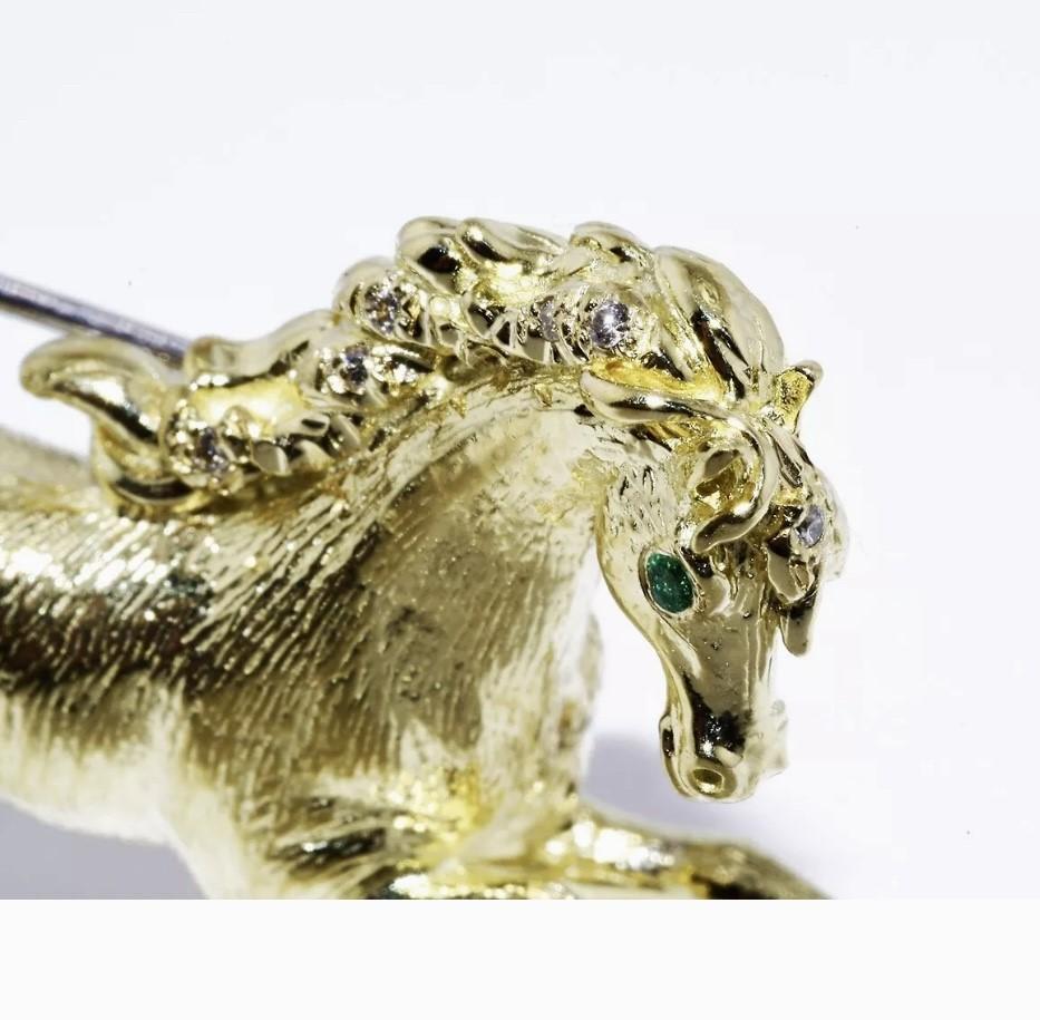 Esmeralda  y  Diamante Galopante  Alfiler/Croche Caballo Oro Amarillo/Blanco 18K en venta 1