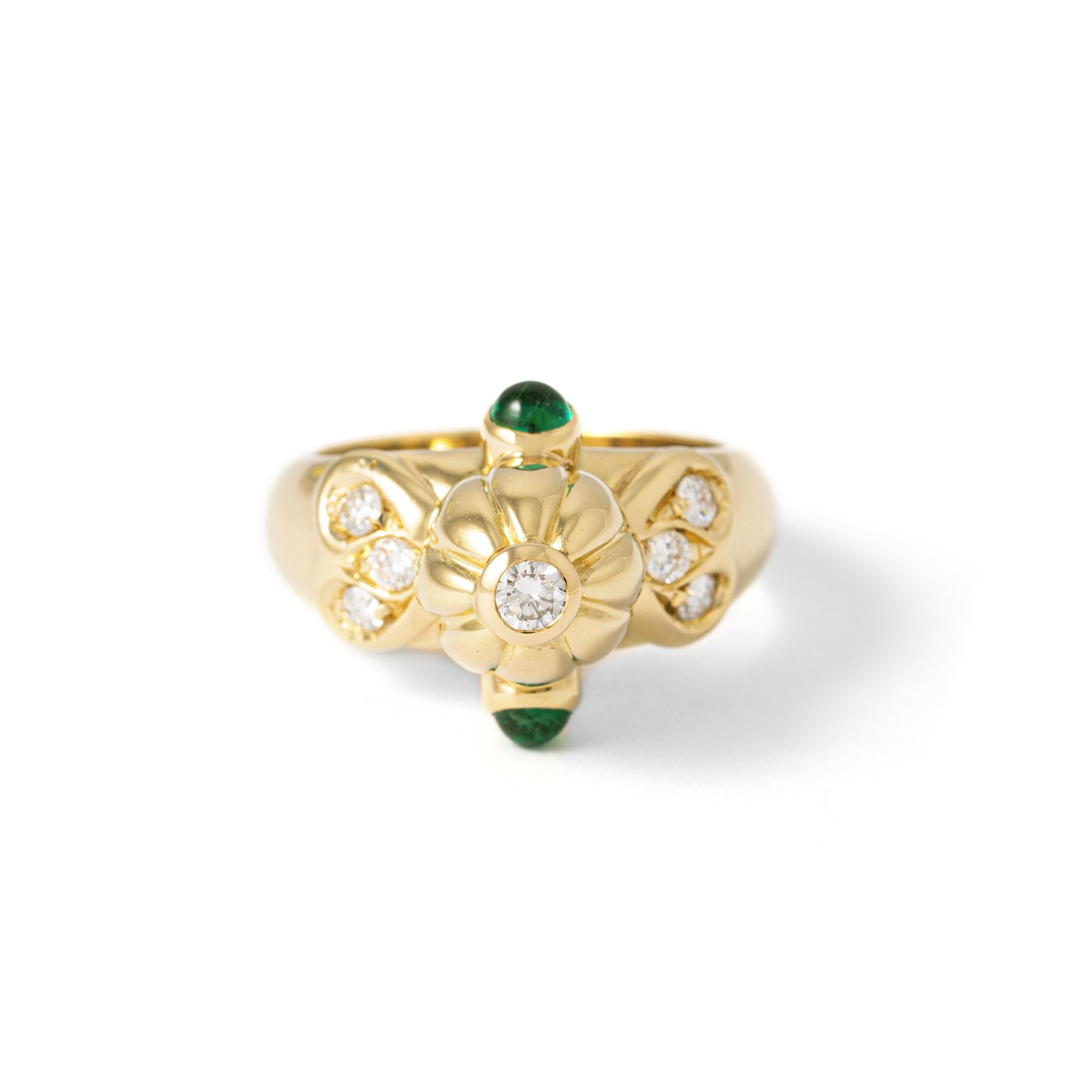 Ring in 18K yellow gold set with diamonds and emeralds.
Size 53    
