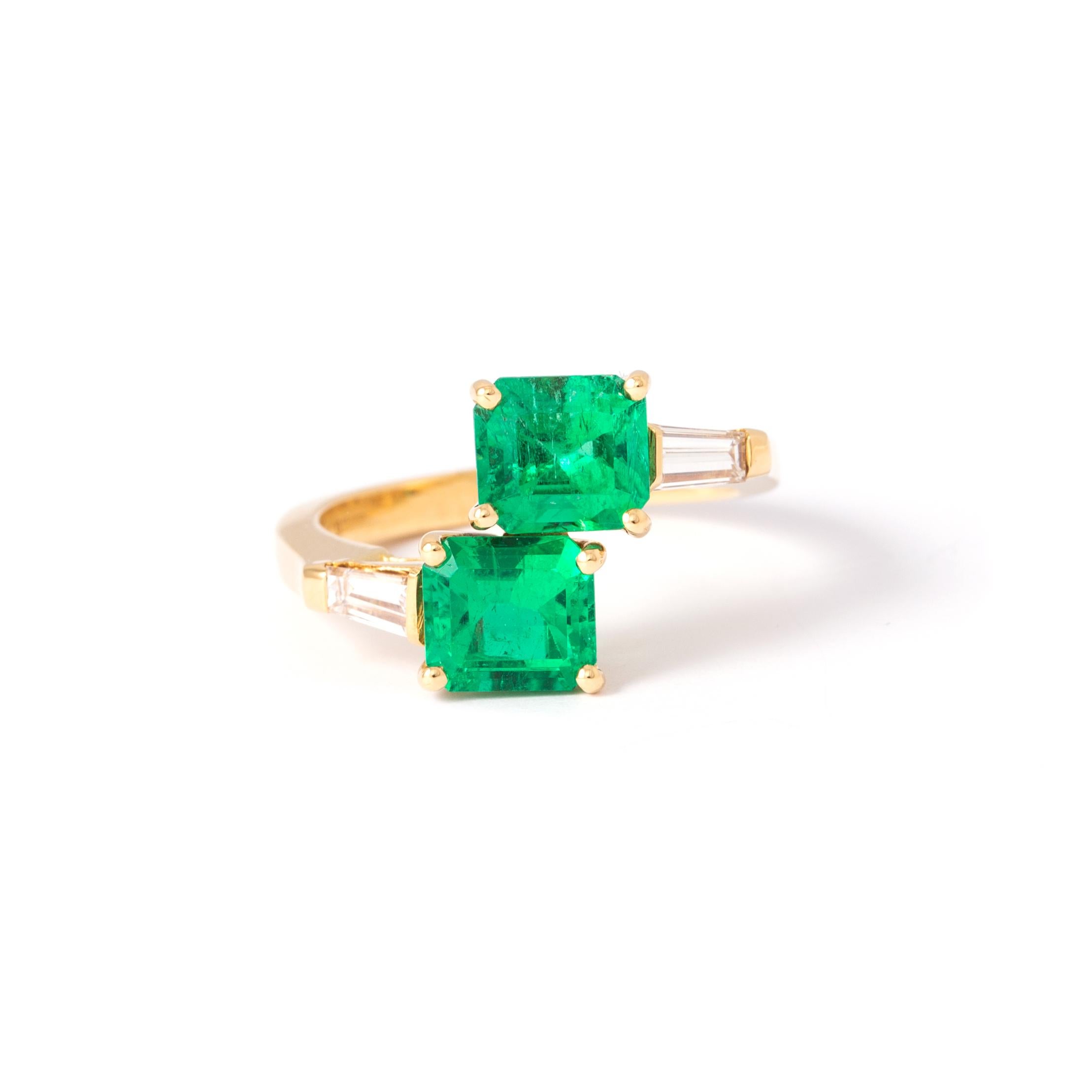 Ring in 18kt yellow gold set with emeralds 2.15 cts  and 2 diamonds 0.36 cts Size 51       