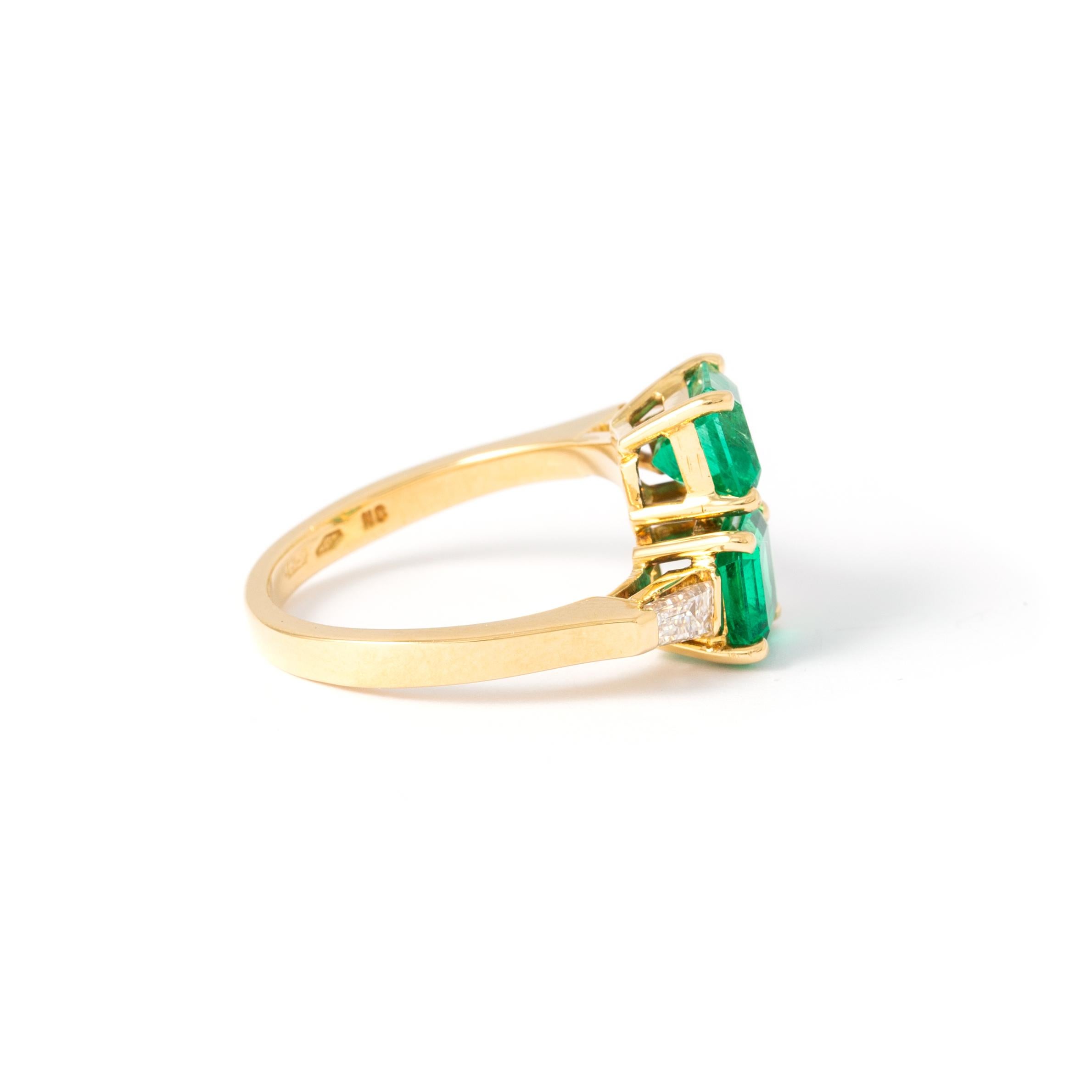 Contemporary Emerald and Diamond Gold Ring For Sale
