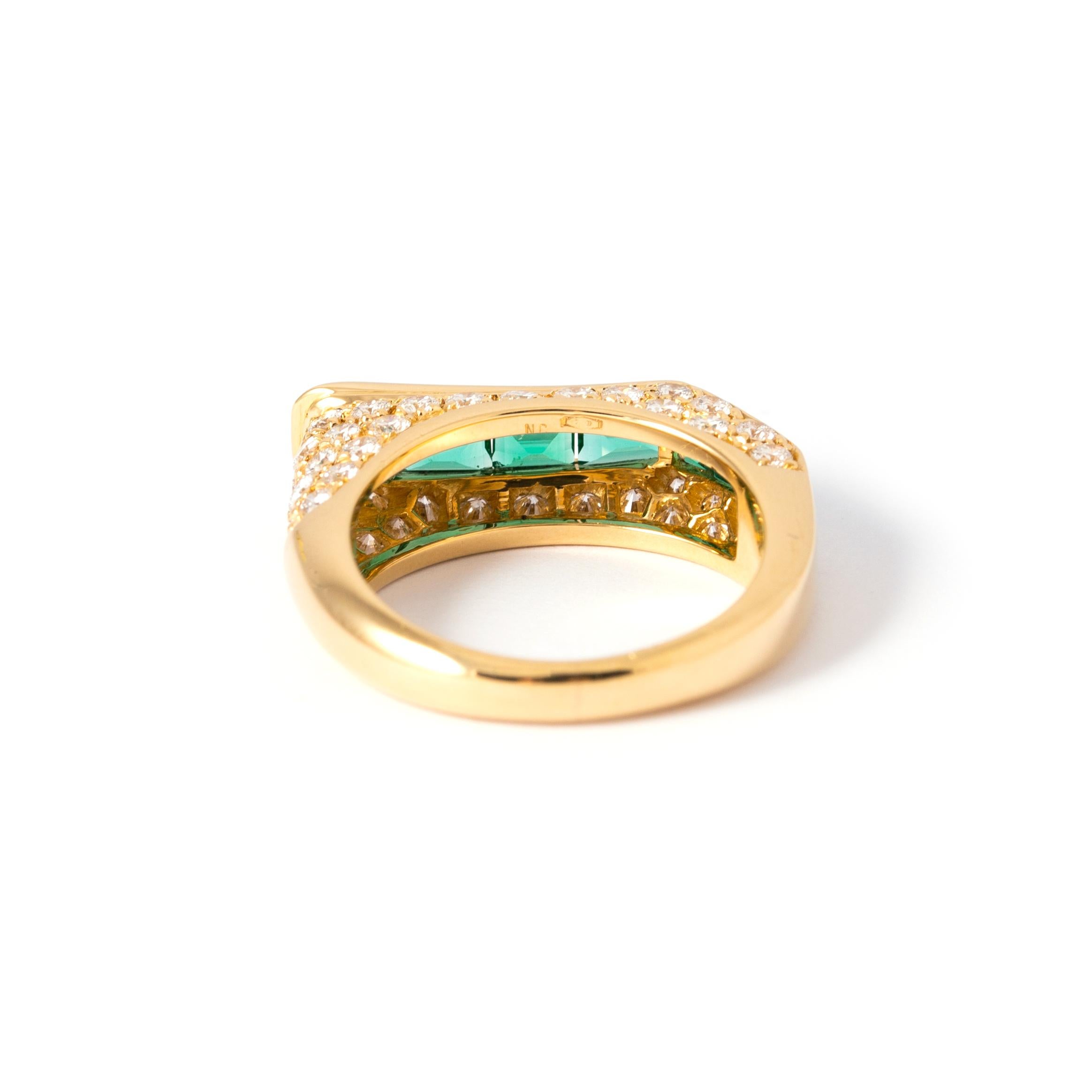 Goldring mit Smaragd und Diamant (Carréeschliff) im Angebot