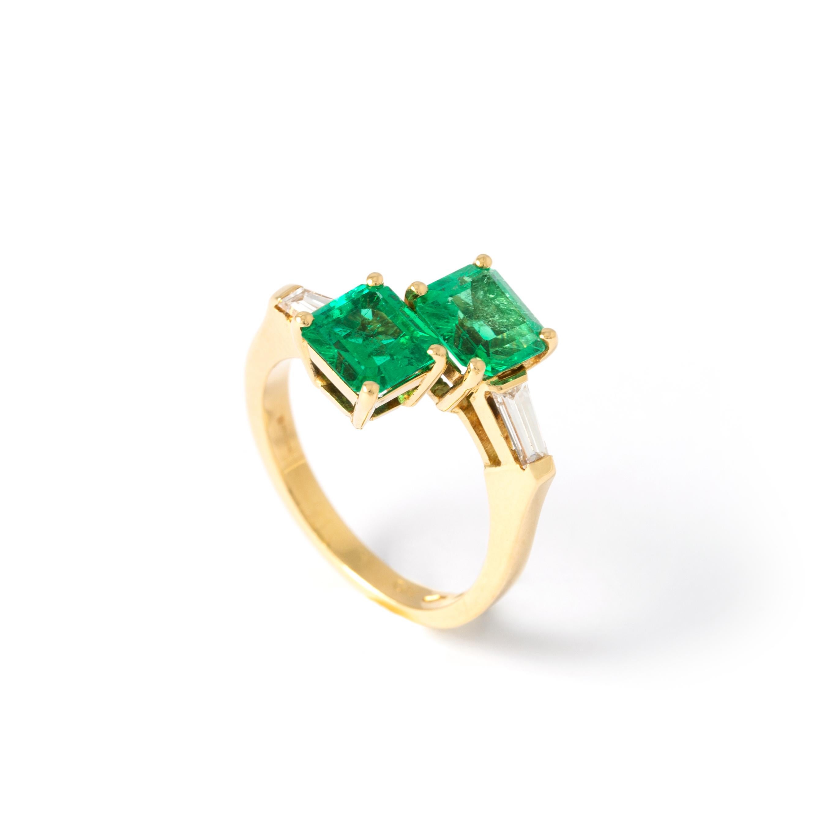 Women's Emerald and Diamond Gold Ring For Sale