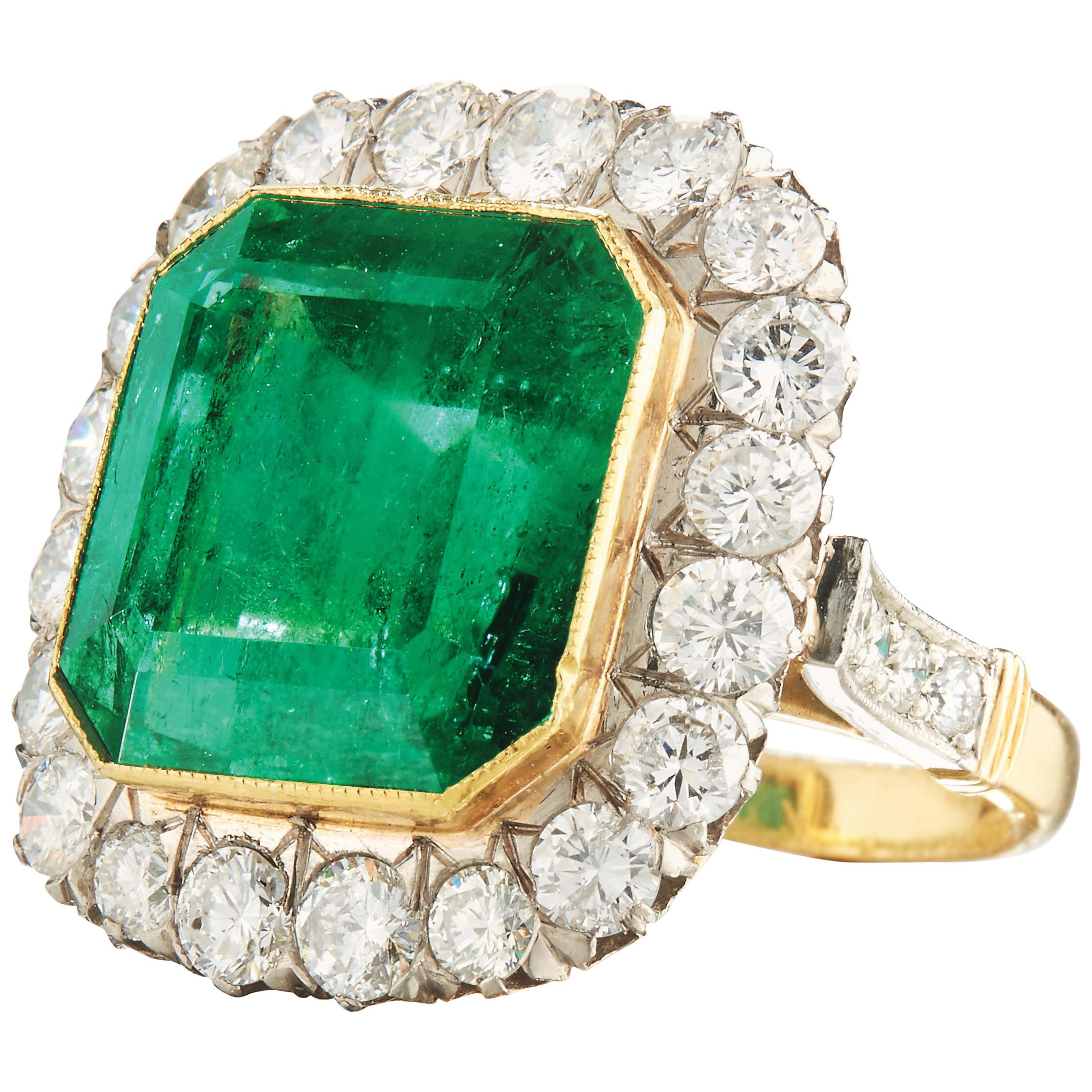 Smaragd- und Diamant-Goldring im Angebot