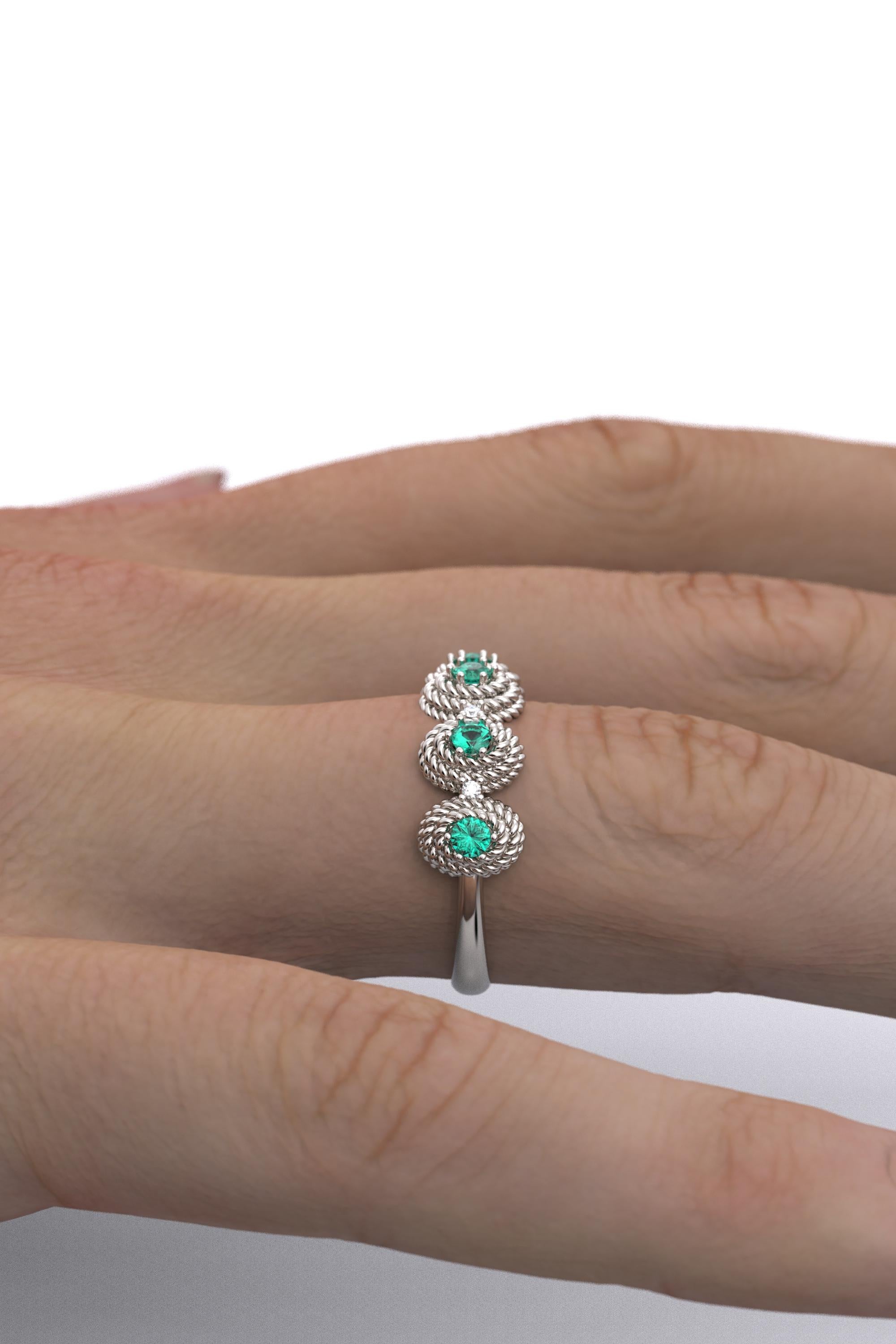 Im Angebot: Goldring mit Smaragd und Diamant, hergestellt in Italien in 18 Karat () 8