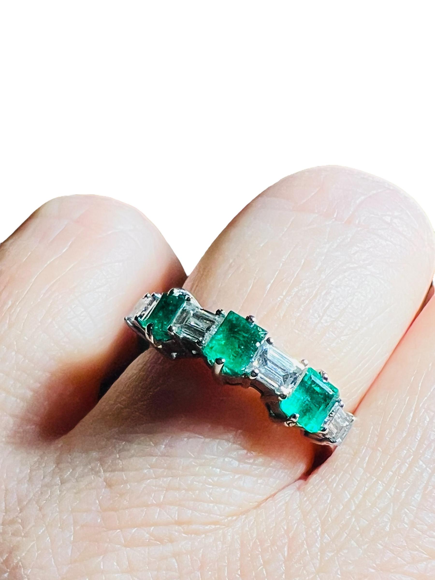 Emerald And Diamond Half-alliance Ring, 18 Carat White Gold For Sale 6
