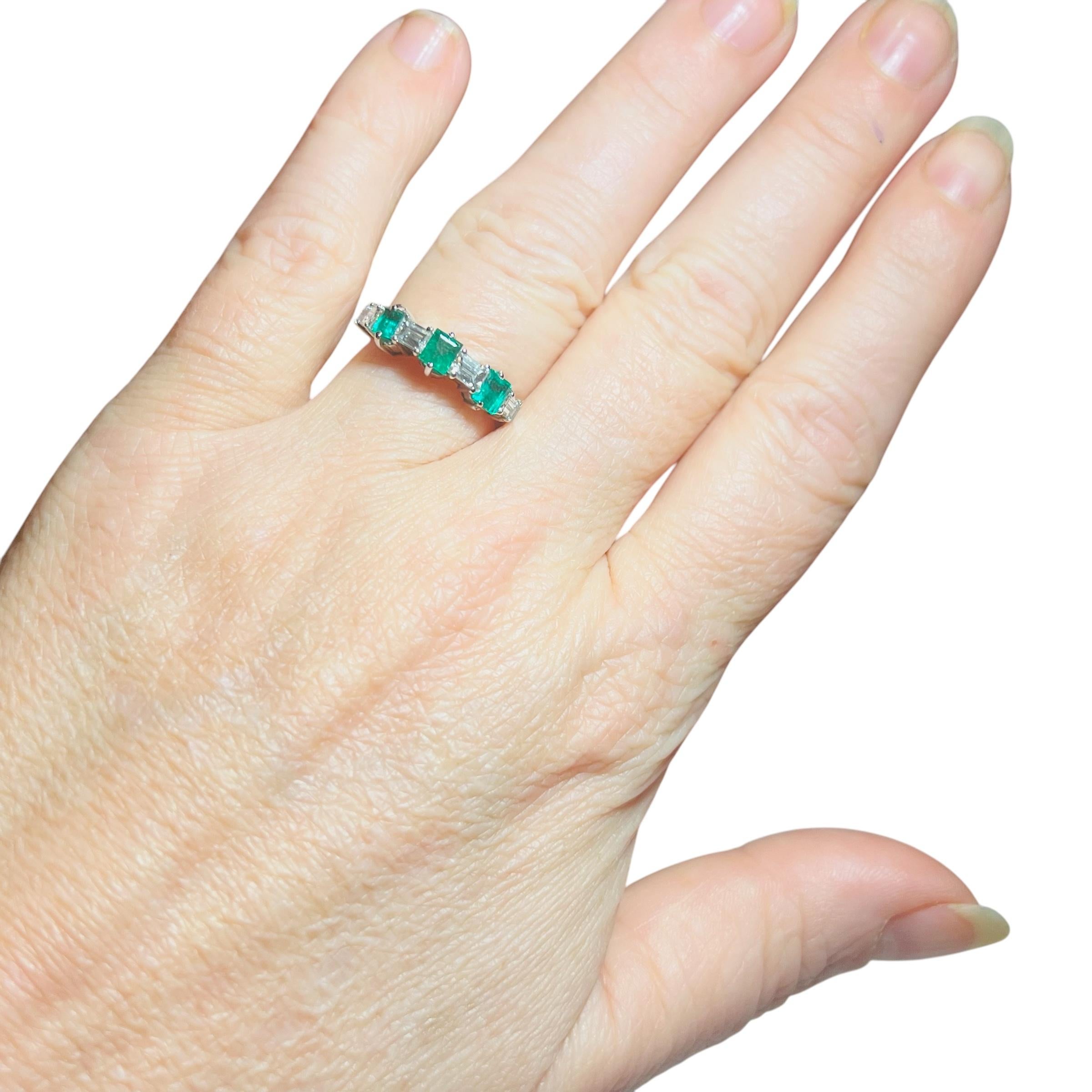 Emerald And Diamond Half-alliance Ring, 18 Carat White Gold For Sale 7