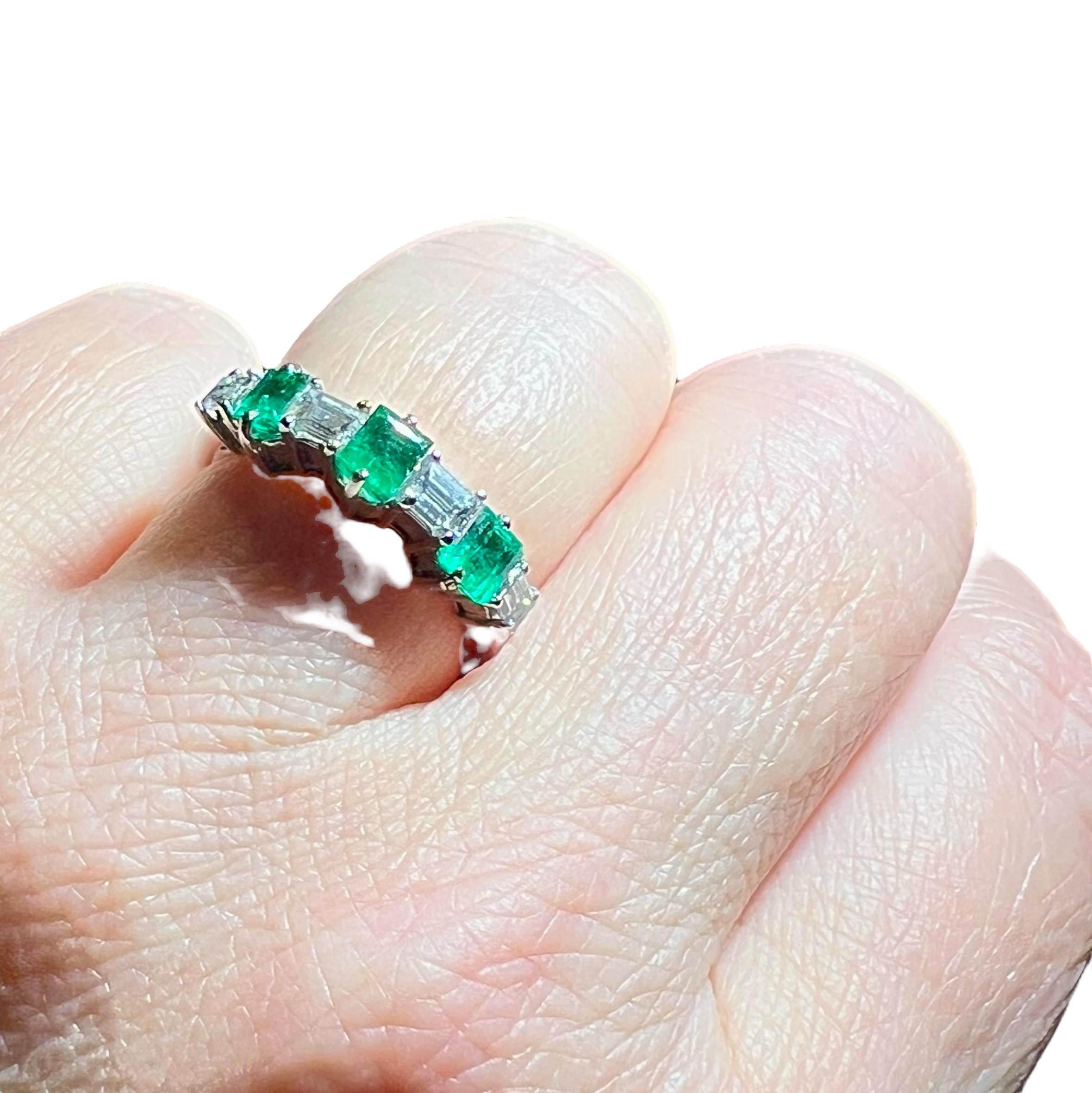 Emerald And Diamond Half-alliance Ring, 18 Carat White Gold For Sale 8