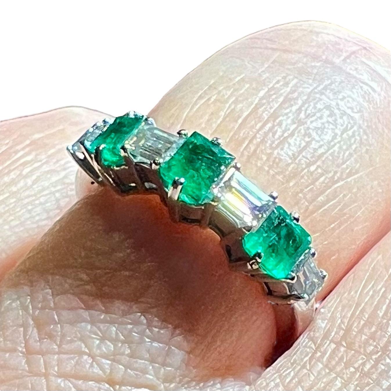 Emerald And Diamond Half-alliance Ring, 18 Carat White Gold For Sale 9