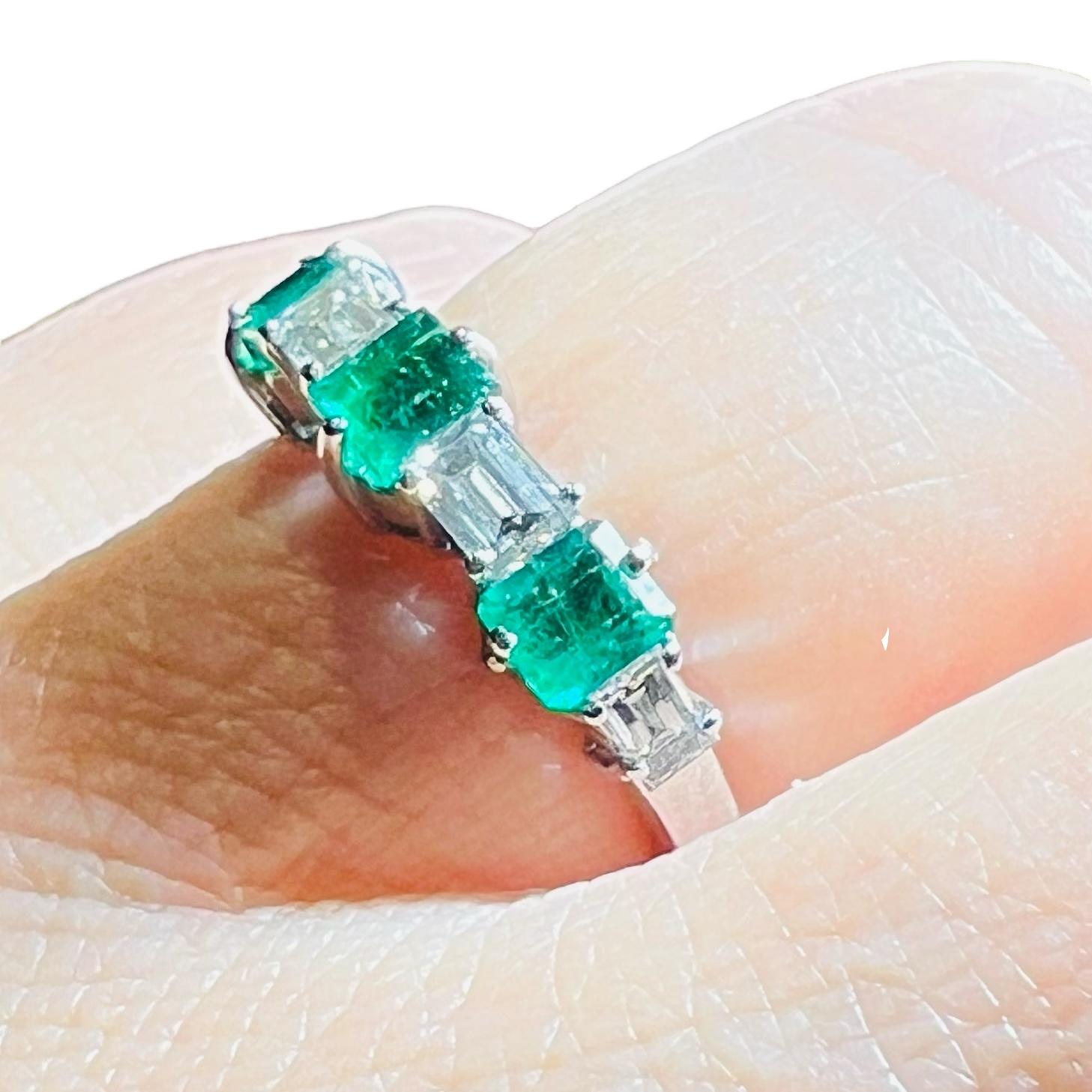 Emerald And Diamond Half-alliance Ring, 18 Carat White Gold For Sale 10