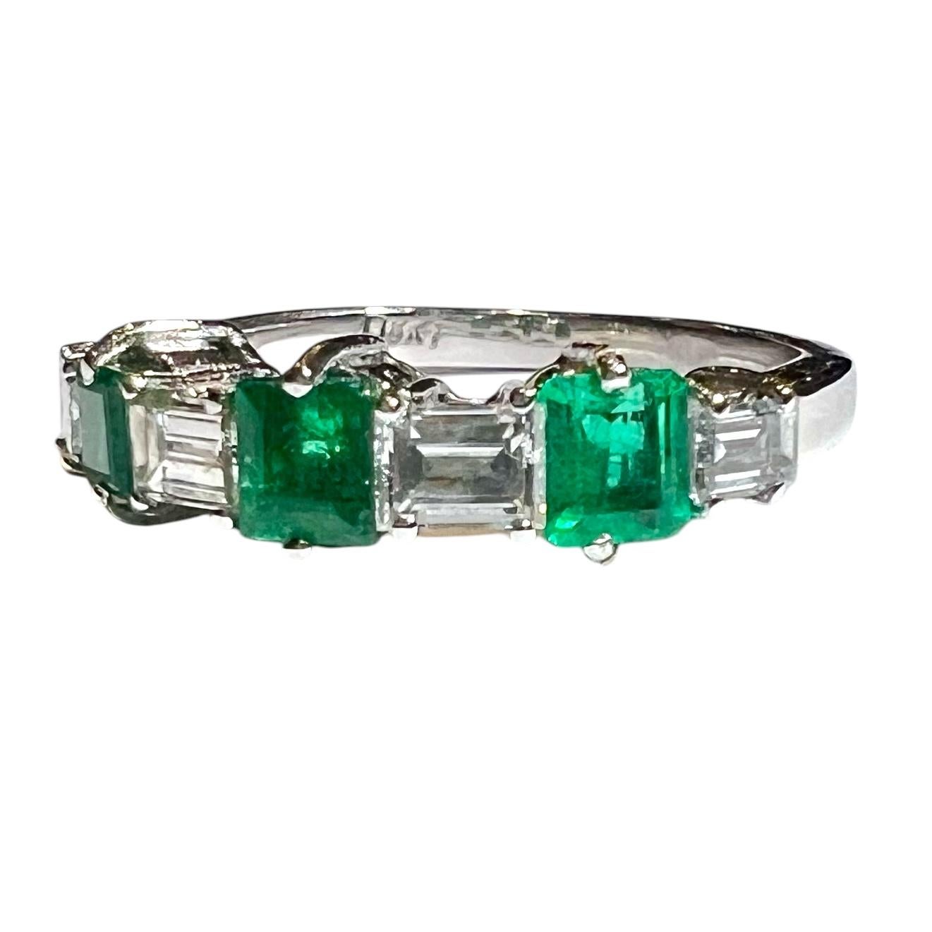 Art Deco Emerald And Diamond Half-alliance Ring, 18 Carat White Gold For Sale