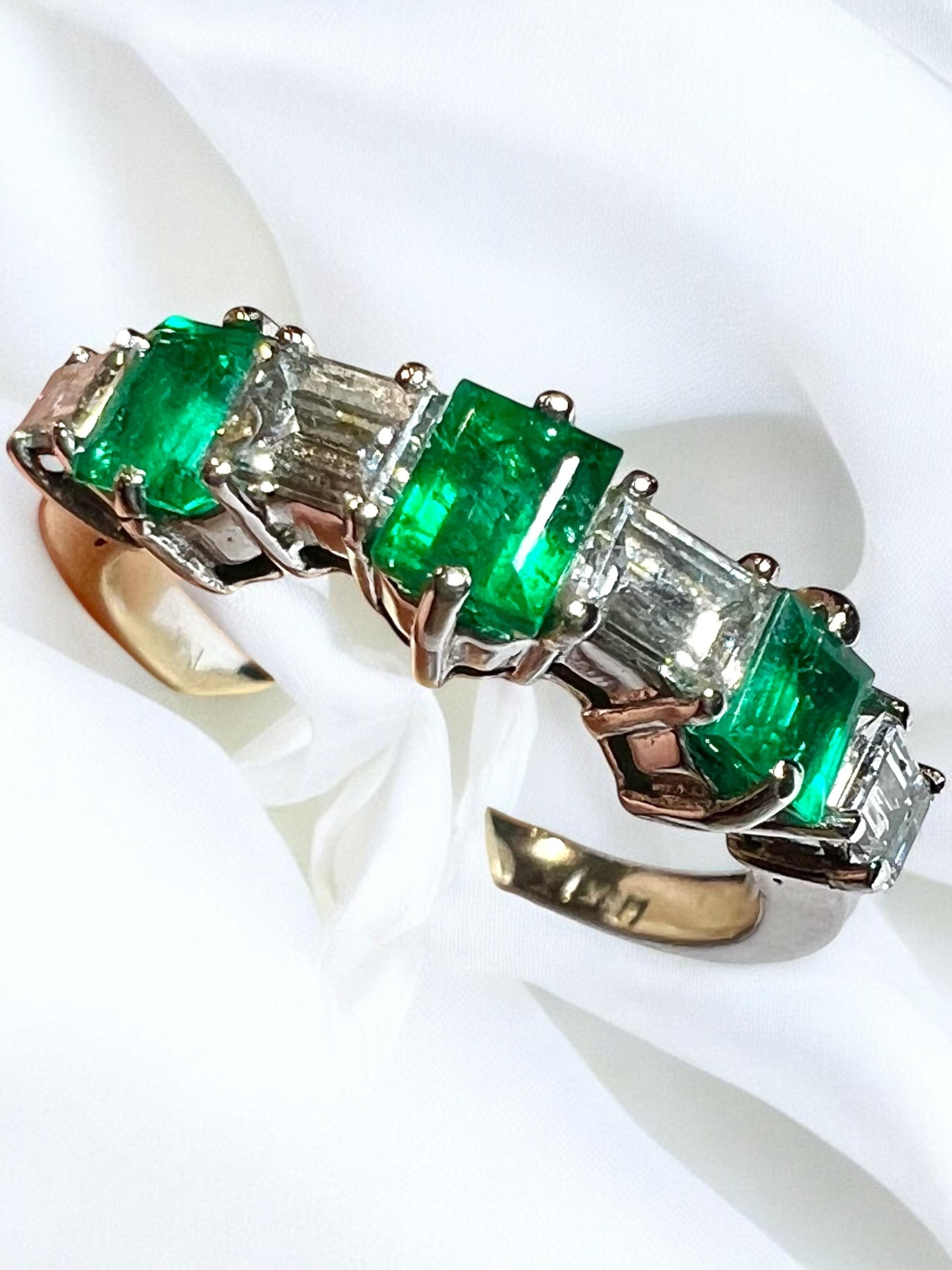 Emerald And Diamond Half-alliance Ring, 18 Carat White Gold For Sale 2