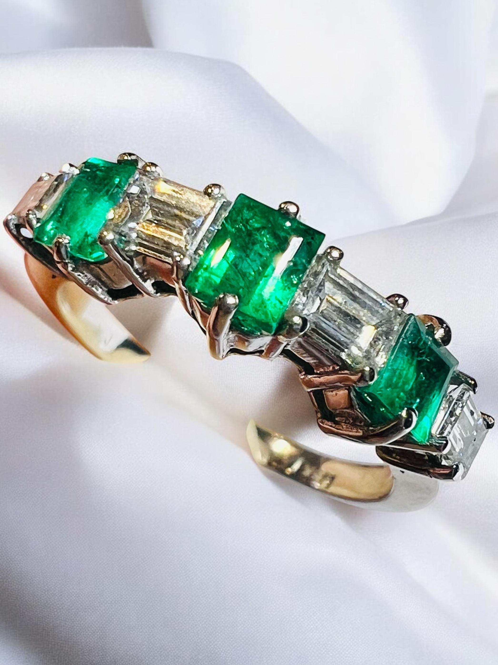 Emerald And Diamond Half-alliance Ring, 18 Carat White Gold For Sale 3