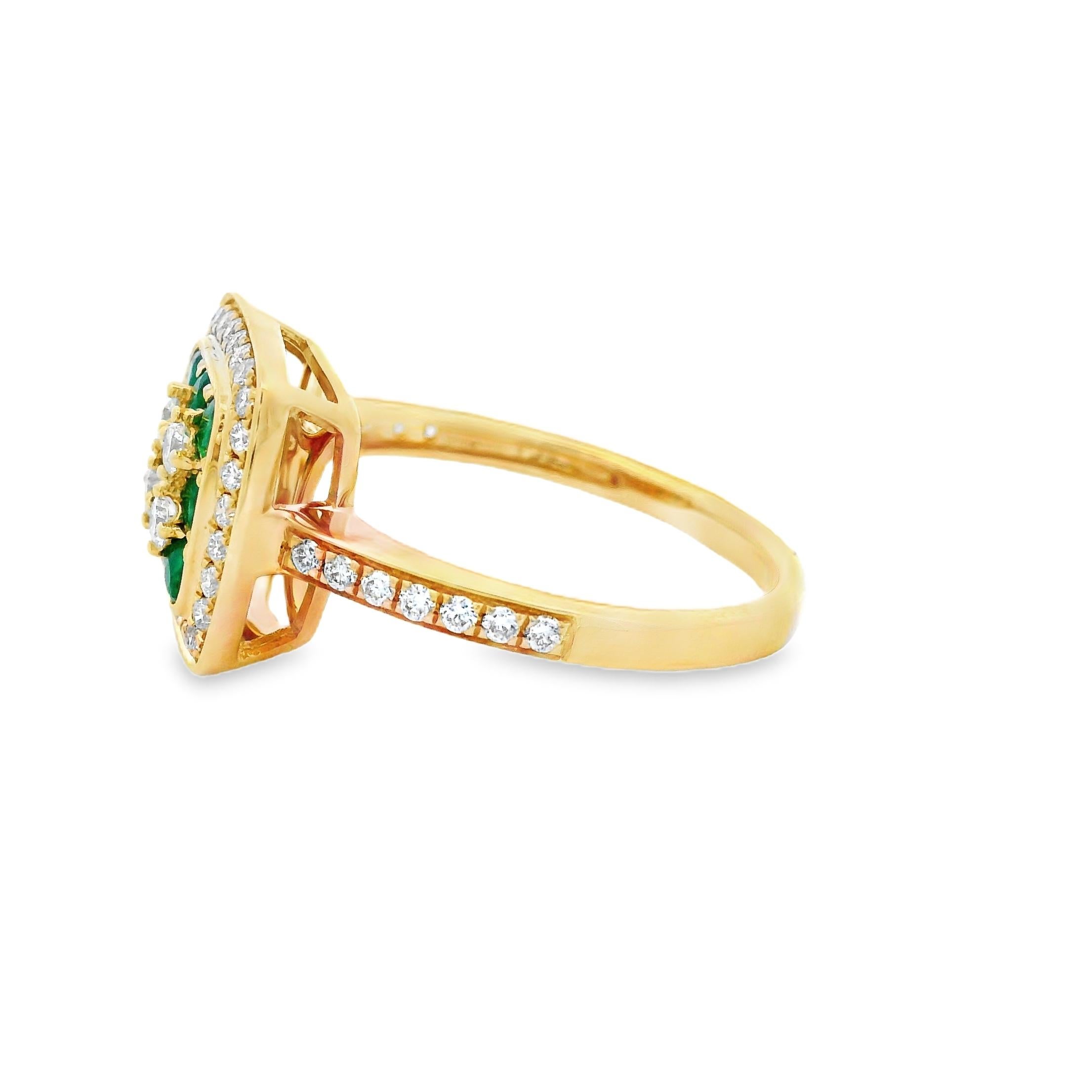 Contemporain Bague en or jaune 14K avec halo d'émeraudes et de diamants 0.99ctw Taille 7 en vente