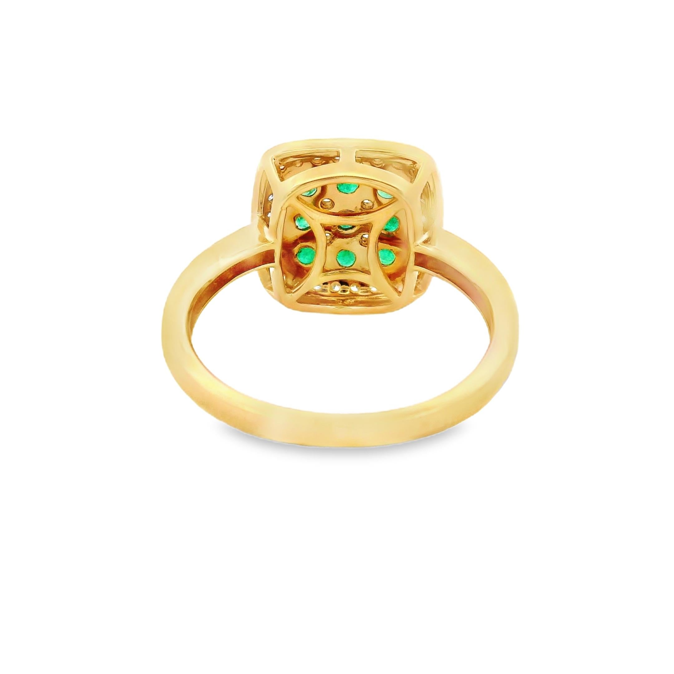 Bague en or jaune 14K avec halo d'émeraudes et de diamants 0.99ctw Taille 7 Neuf - En vente à New York, NY