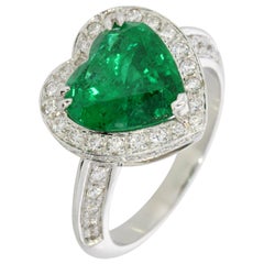 Emerald and Diamond Heart Ring 18 Karat White Gold Collection by Niquesa