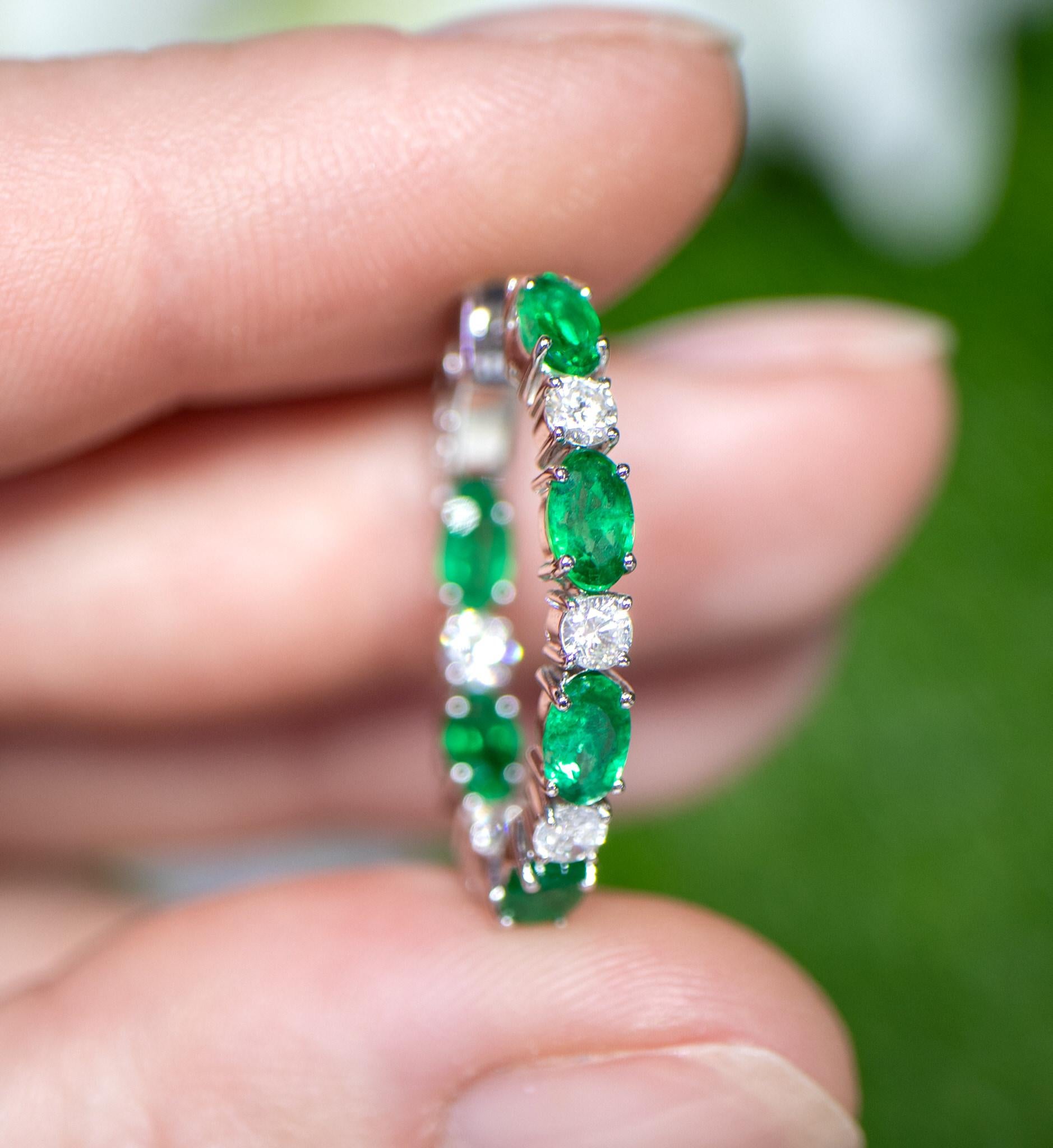 Contemporary Emerald and Diamond Hoop Earrings 3 Carats 18K Gold For Sale