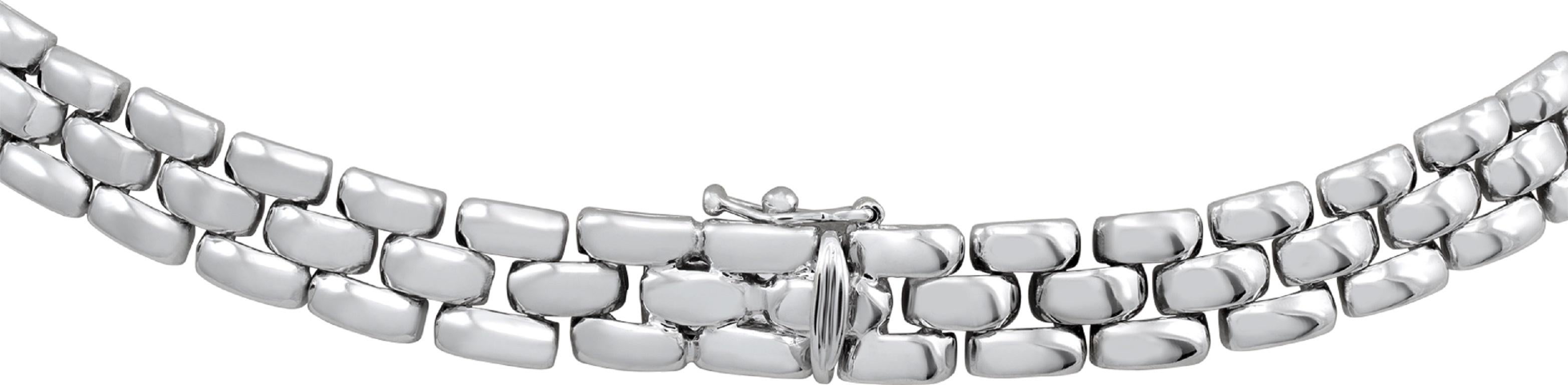 Collier en fer à cheval en or blanc avec émeraudes et diamants Pour femmes en vente