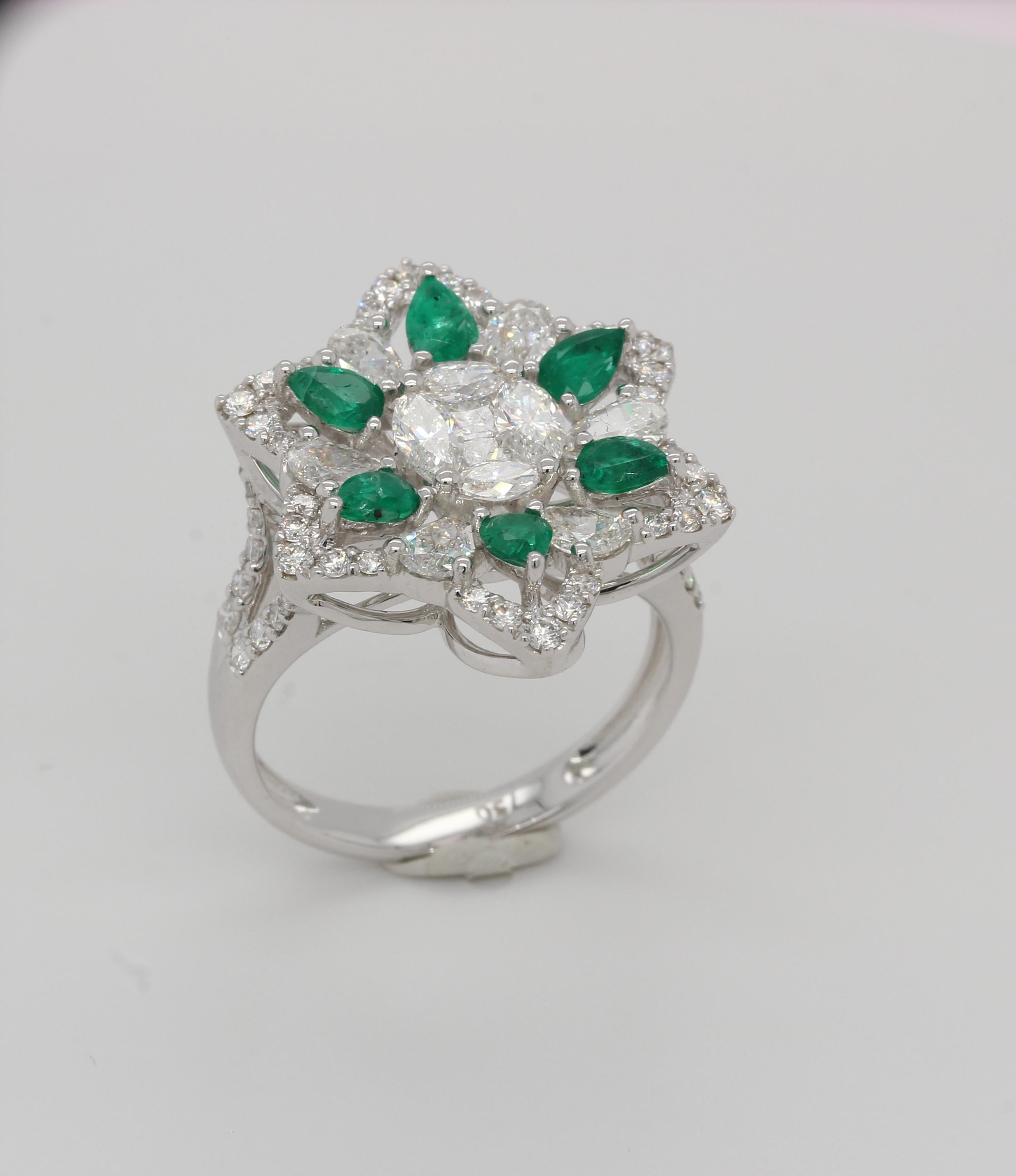 Emerald And Diamond Illusion Ring In 18 Karat Gold For Sale 2