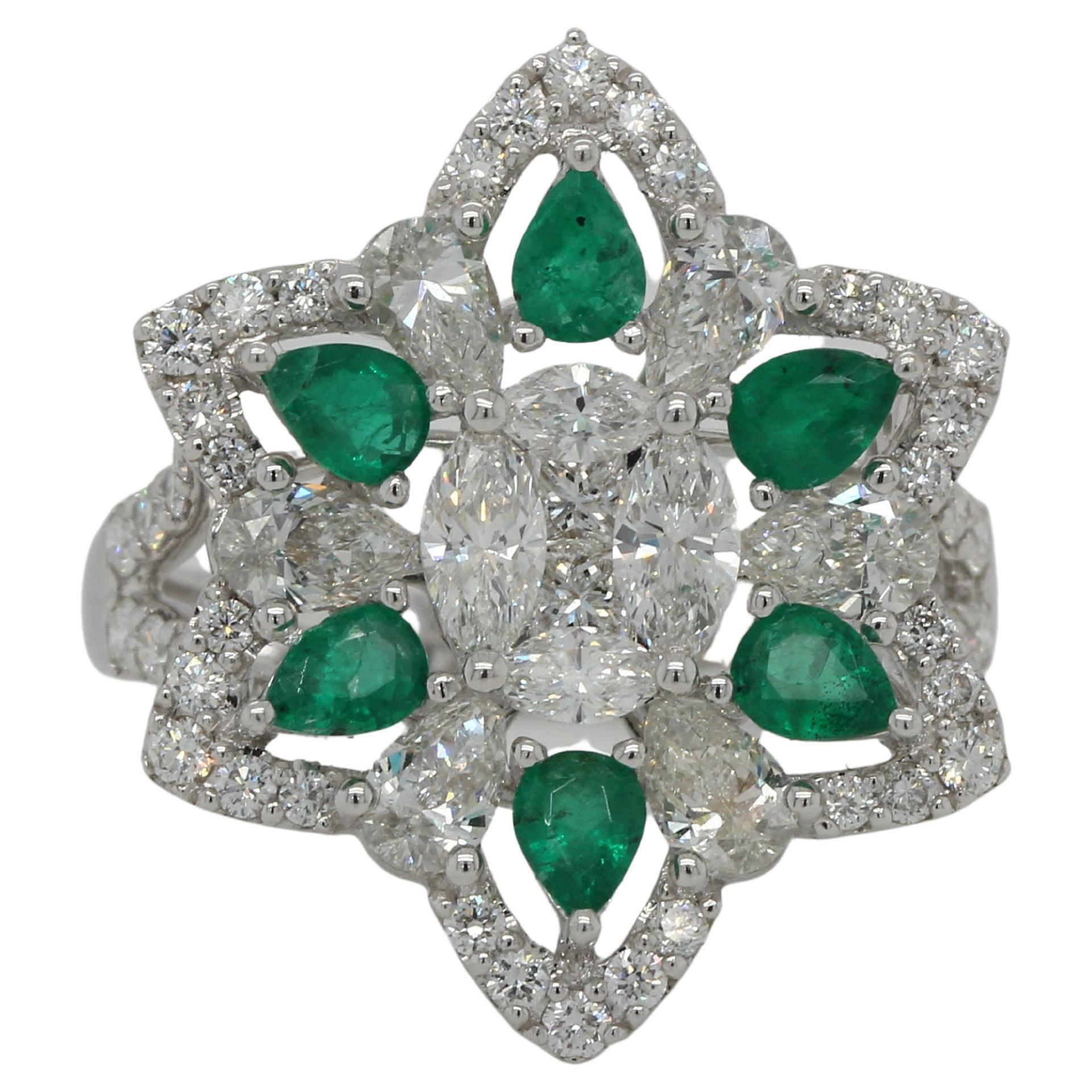 Emerald And Diamond Illusion Ring In 18 Karat Gold For Sale