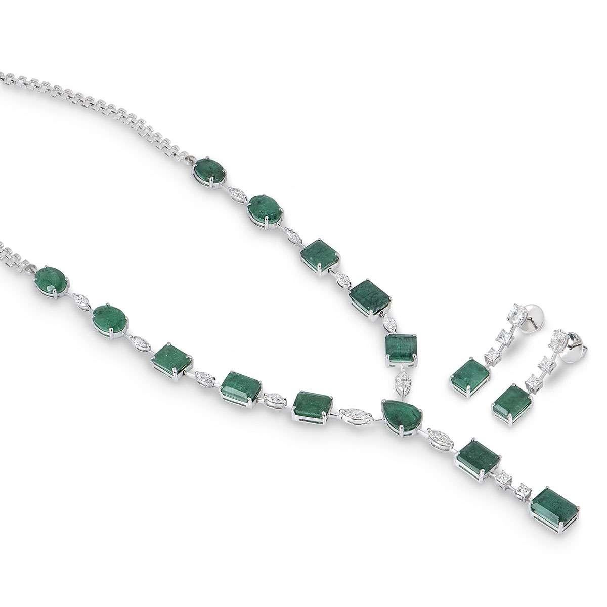 Schmuck-Suite aus Smaragd- und Diamantschmuck mit Choker-Halskette und Ohrringen im Zustand „Neu“ im Angebot in London, GB
