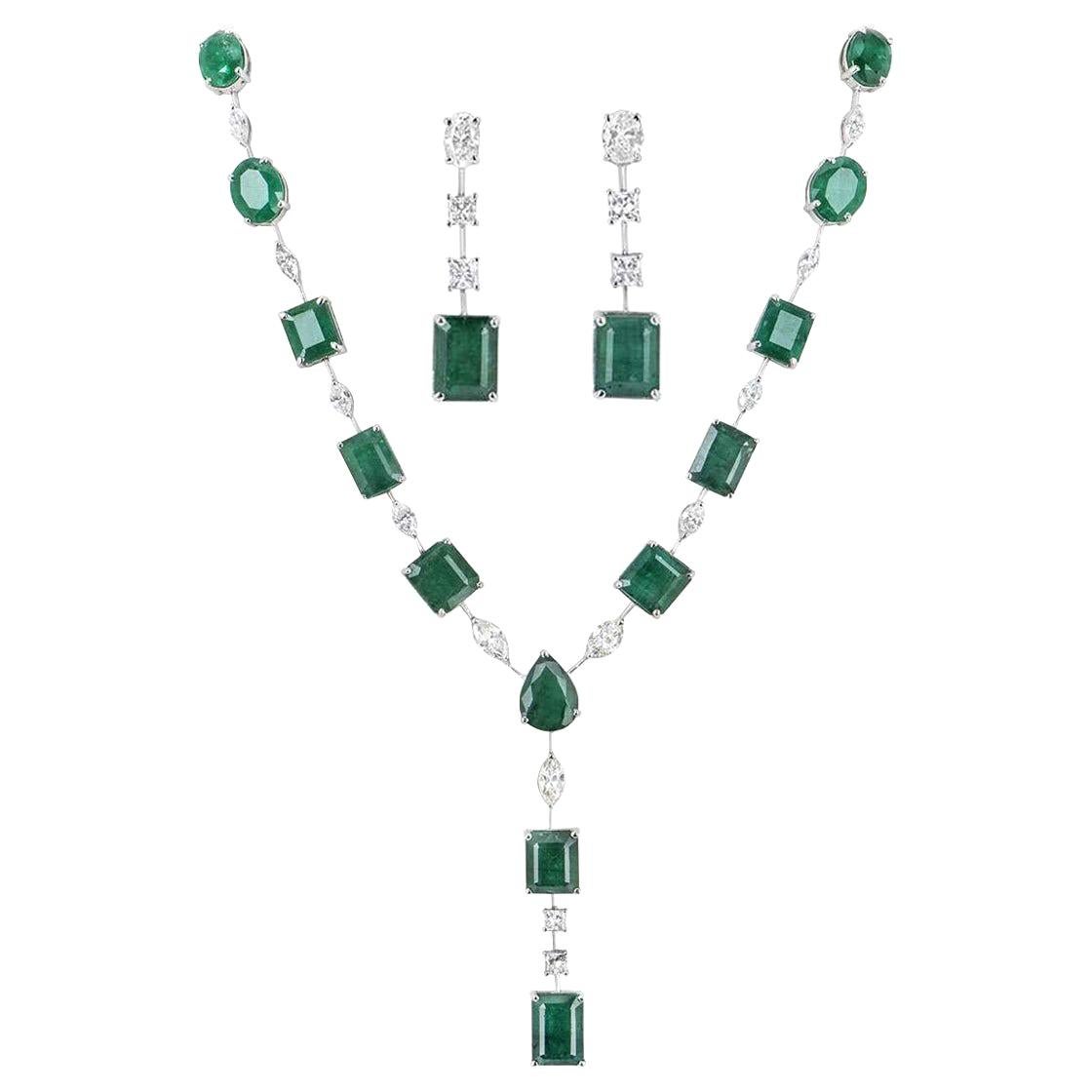 Emerald and Diamond Jewelry Suite with Choker Necklace and Earrings For Sale
