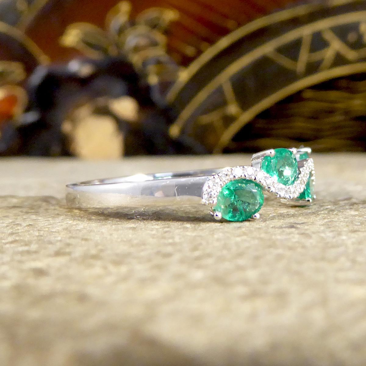Modern Emerald and Diamond Lazy River Ring in 18ct White Gold