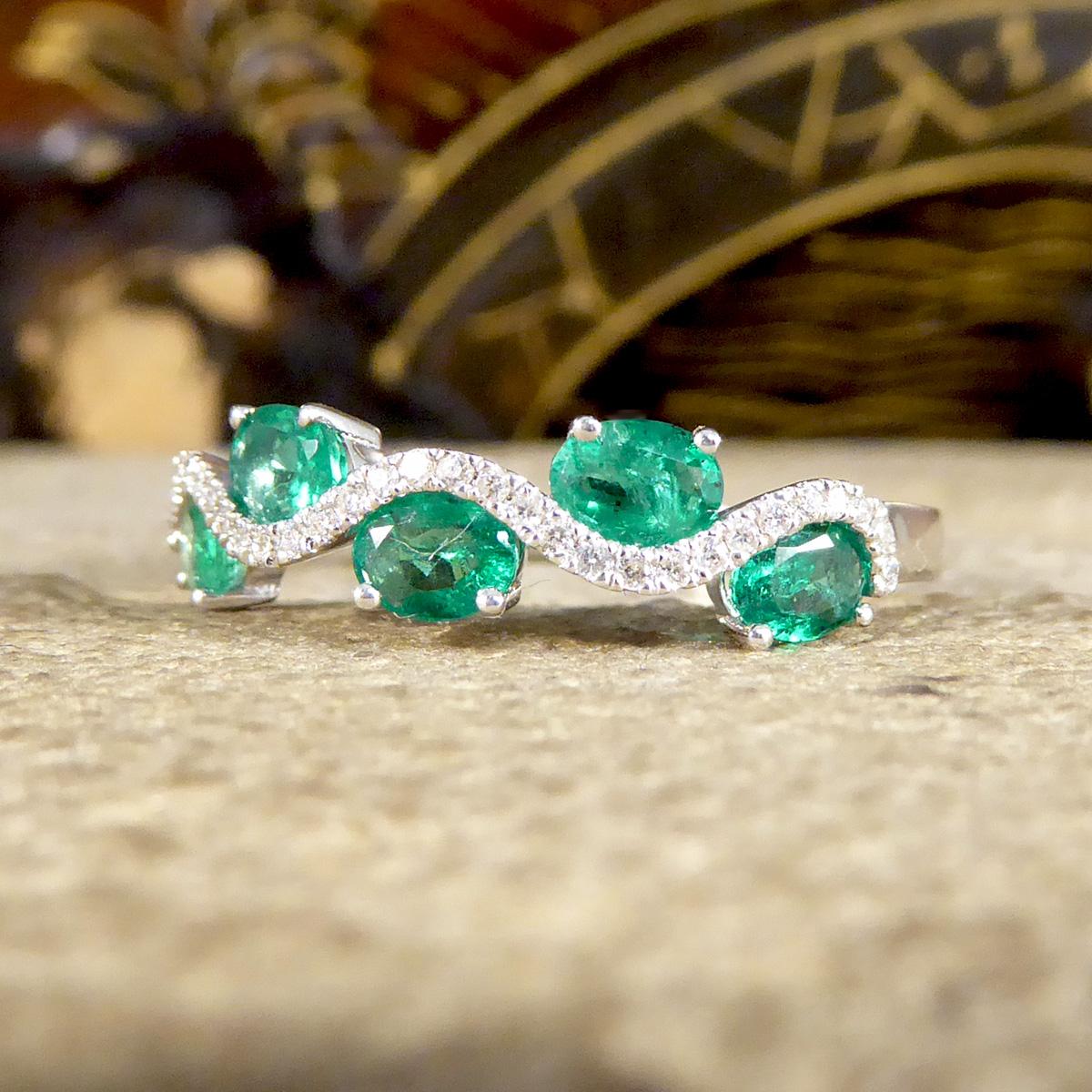 Emerald and Diamond Lazy River Ring in 18ct White Gold In Good Condition In Yorkshire, West Yorkshire