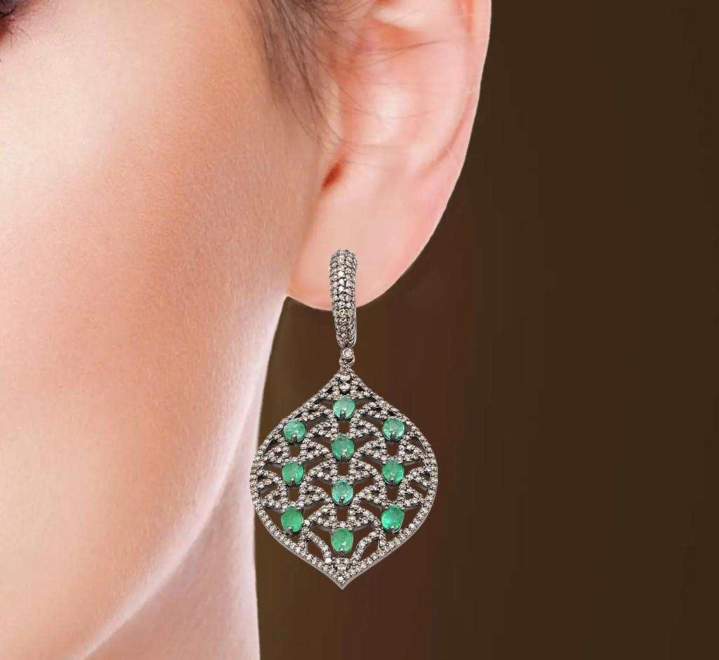 Emerald and Diamond Leaf Dangle Earring in Victorian Style

This Victorian period articulate art-deco style pine green emerald and diamond earrings is alluringly beautiful. It’s an inspirational intricately crafted spider-web design through the