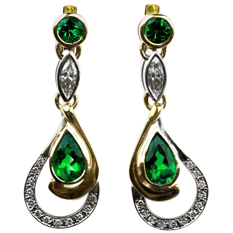 Boucles D’oreilles En Or 18 Carats Avec émeraudes Et Diamants - Pièces Naturelles, Taille Poire, VVS1