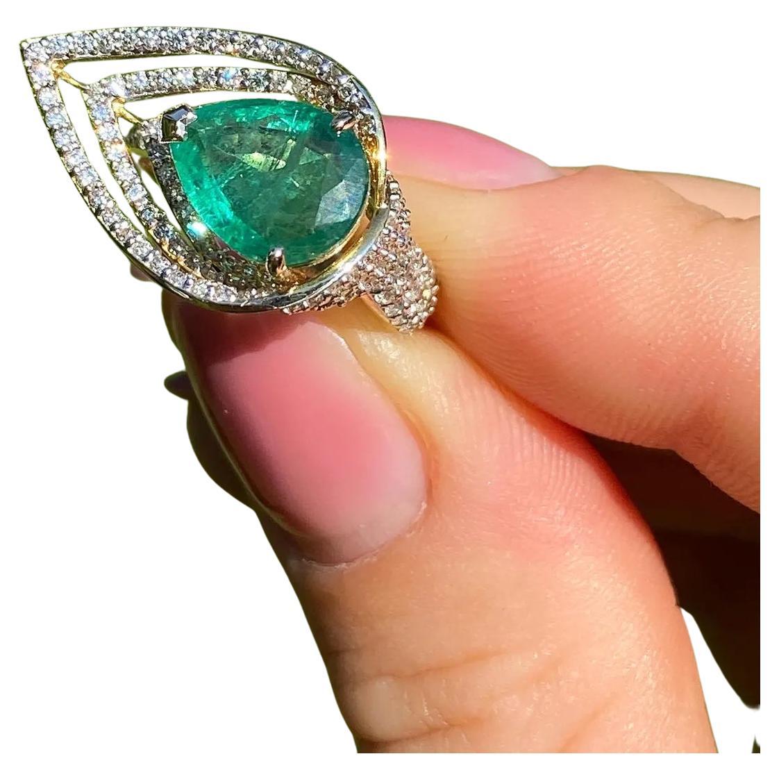 Gemma di smeraldo e diamanti Nature
Anello in oro giallo 14 carati

Certificato completo di laboratorio per l'anello.
Emerald ha un proprio certificato IGI
Pietra principale: Smeraldo rubellite
Creazione della pietra principale: Naturale
Colore