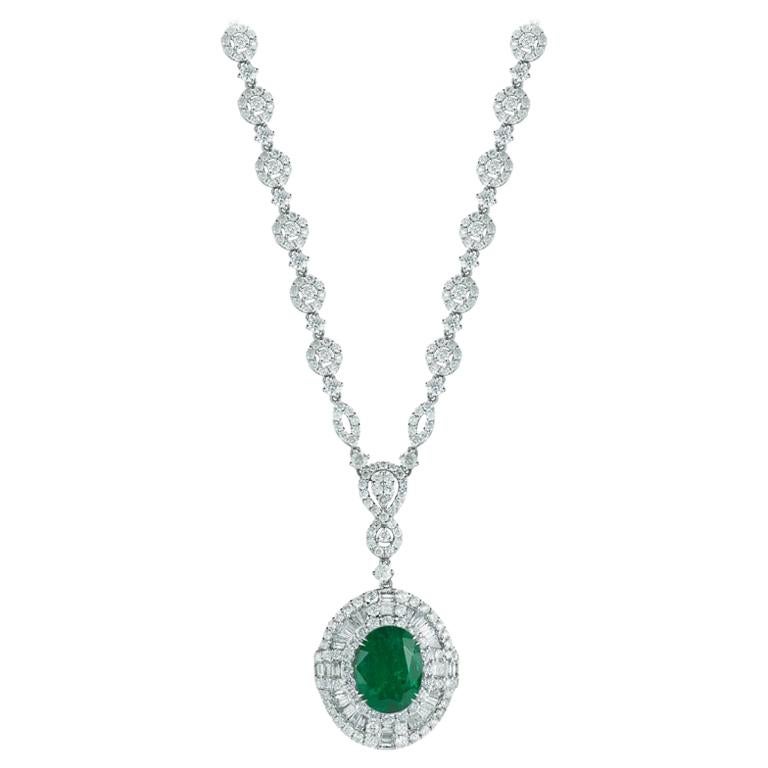 Collier d
émeraudes et de diamants en or blanc 18K