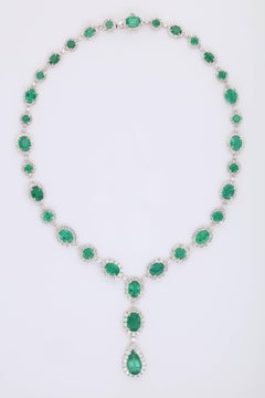 Halskette mit Smaragd und Diamanten