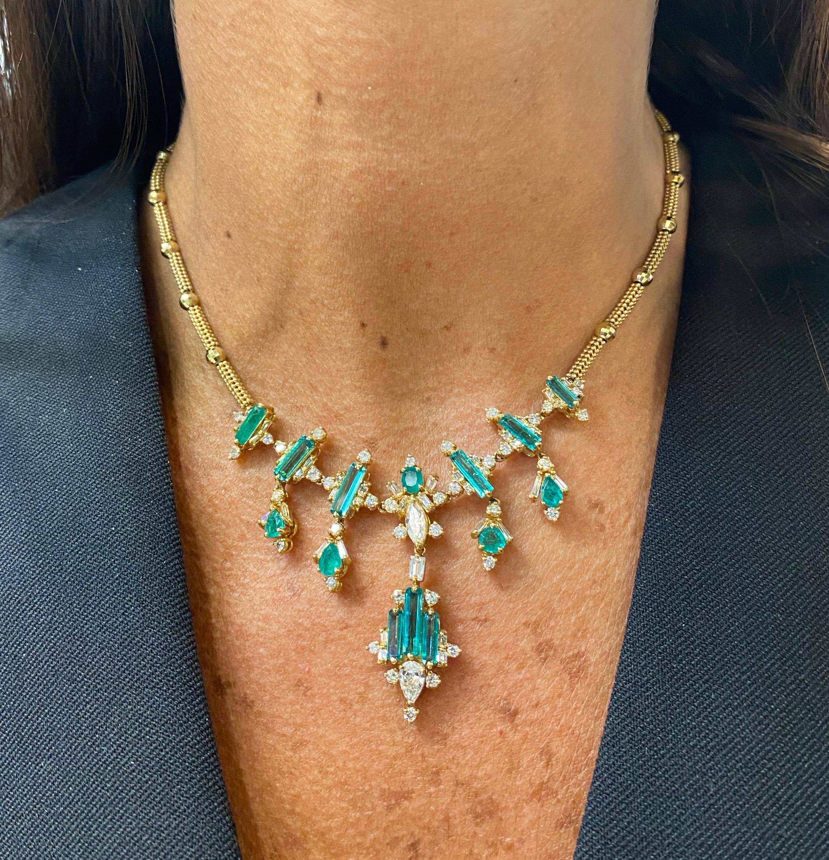 Collana di smeraldi e diamanti

Una collana in oro giallo con 14 smeraldi e diamanti di taglio misto.

Misura circa 15 pollici di lunghezza
Tipo di metallo: Oro 14 carati

