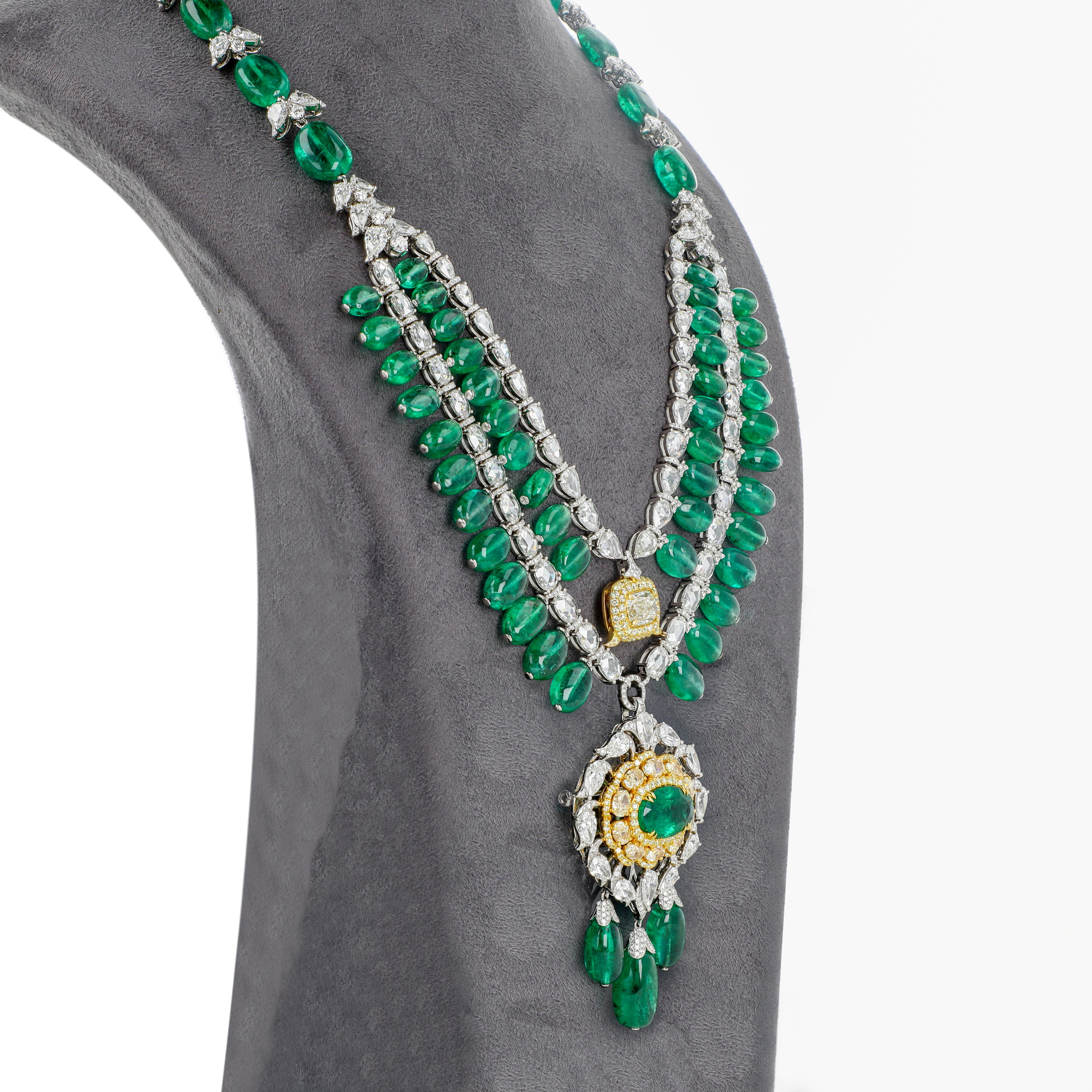 Halskette mit Smaragd und Diamanten im Zustand „Neu“ in New Delhi, IN