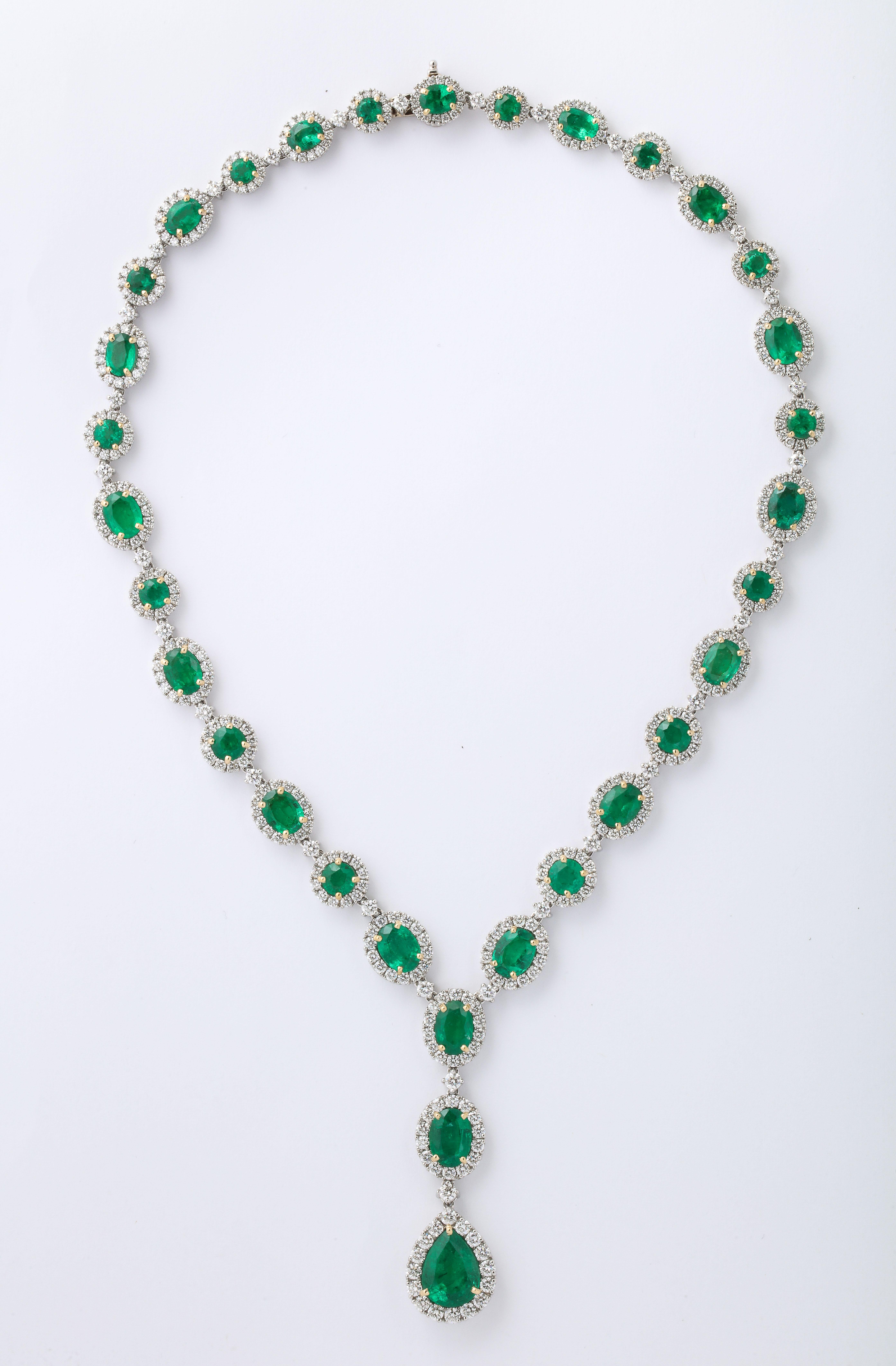 Collana di smeraldi e diamanti In condizioni Nuovo in vendita a New York, NY