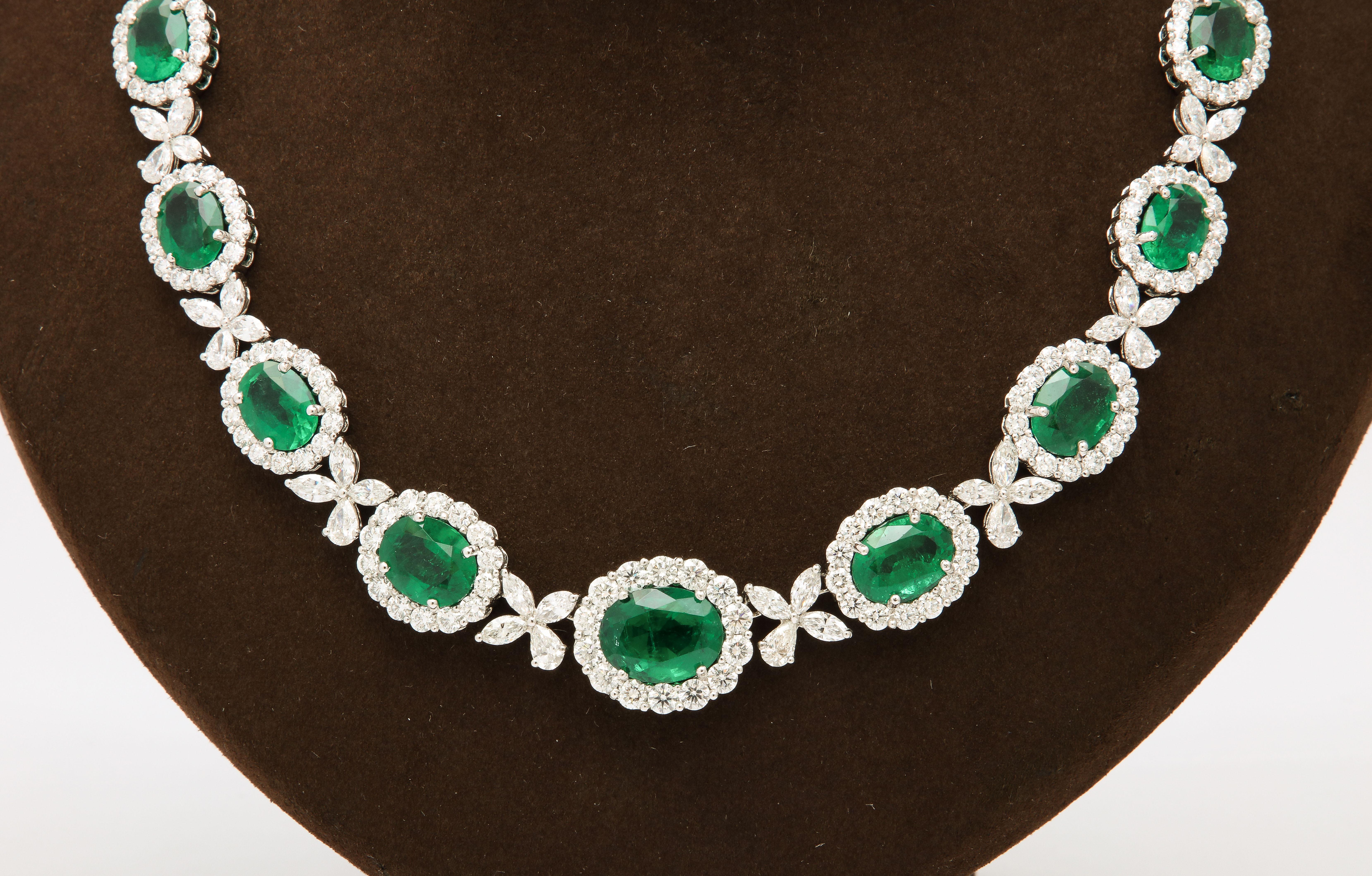 Smaragd- und Diamant-Halskette im Zustand „Neu“ im Angebot in New York, NY