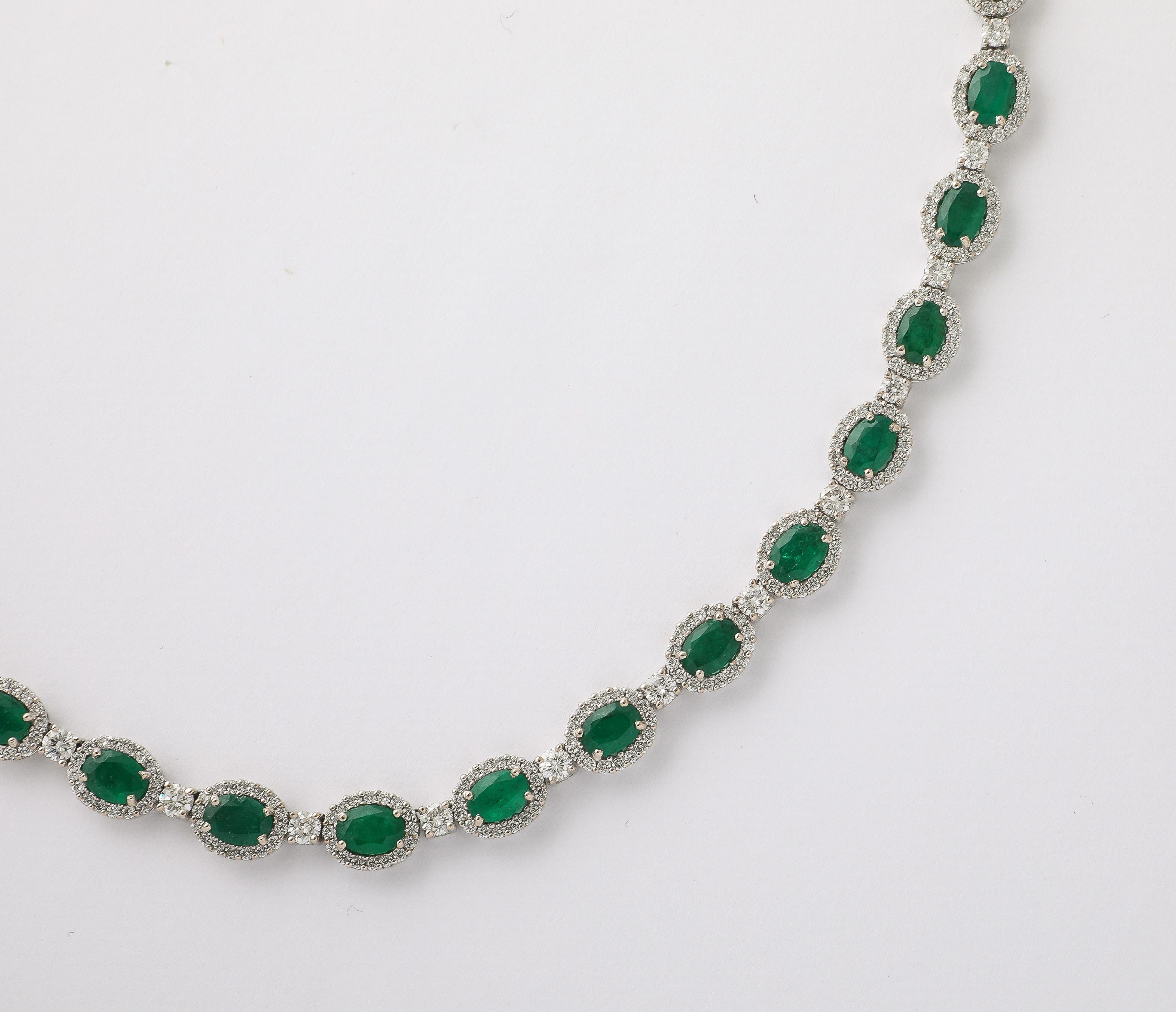 Collana di smeraldi e diamanti In condizioni Nuovo in vendita a New York, NY